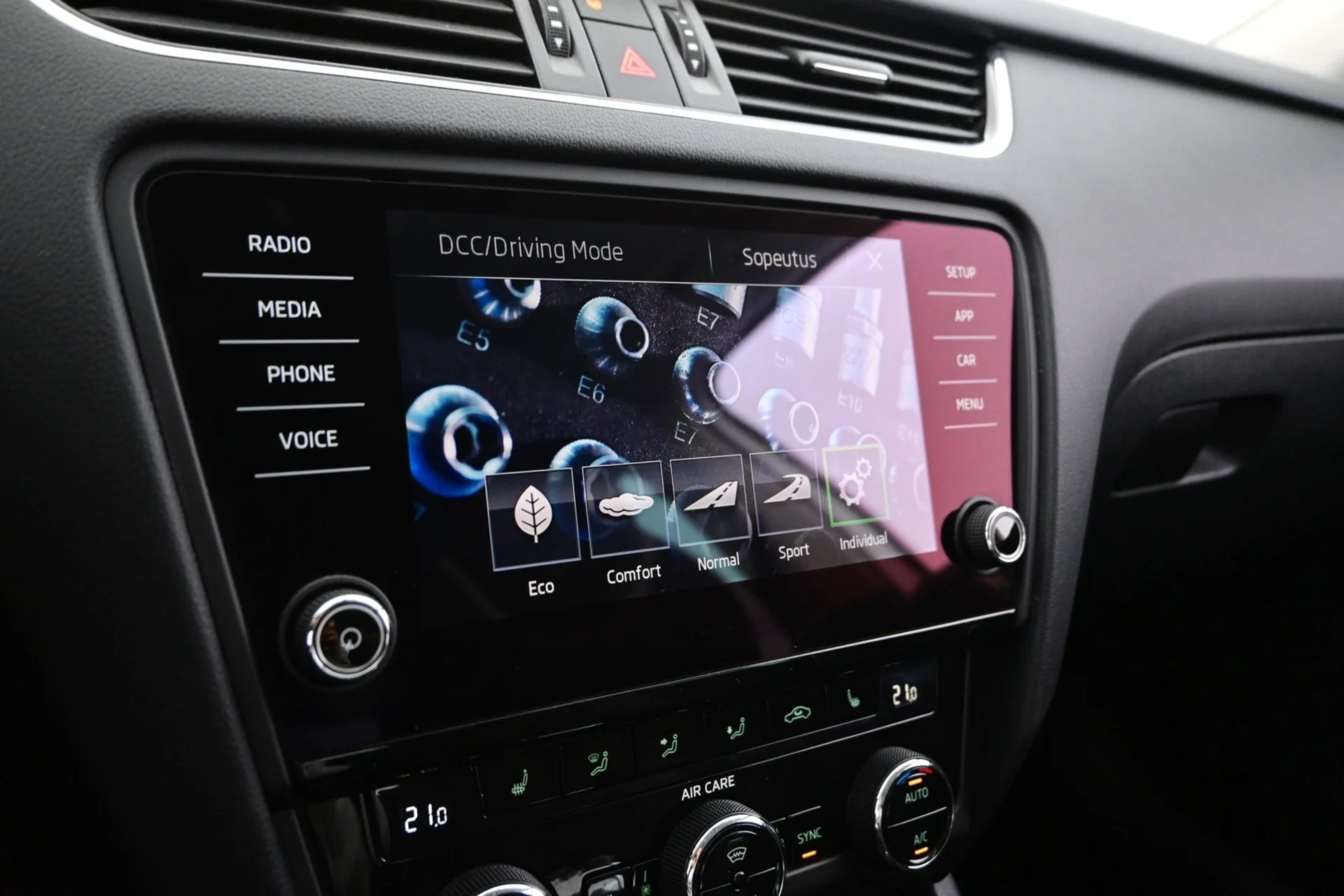 Car Image - 2mwVDo6OSKvbIle1Xyd551