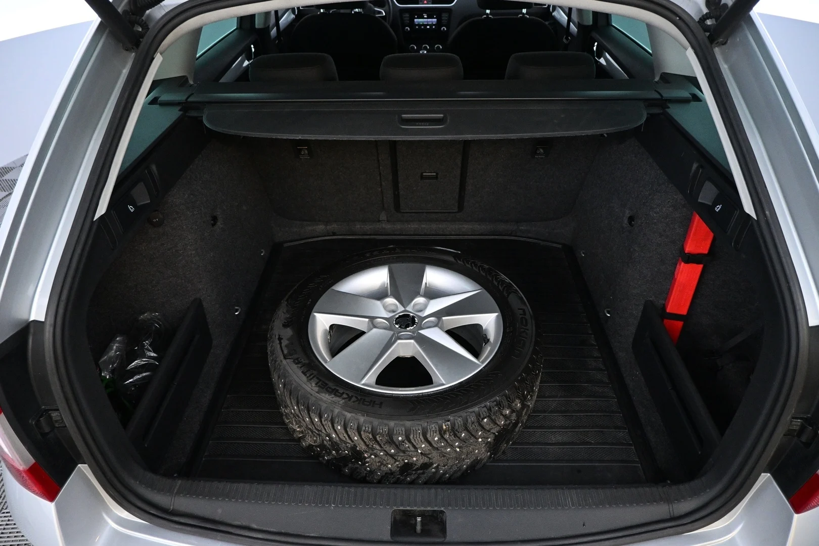 Car Image - 2O465bzTesB4YhpZYDkYqI