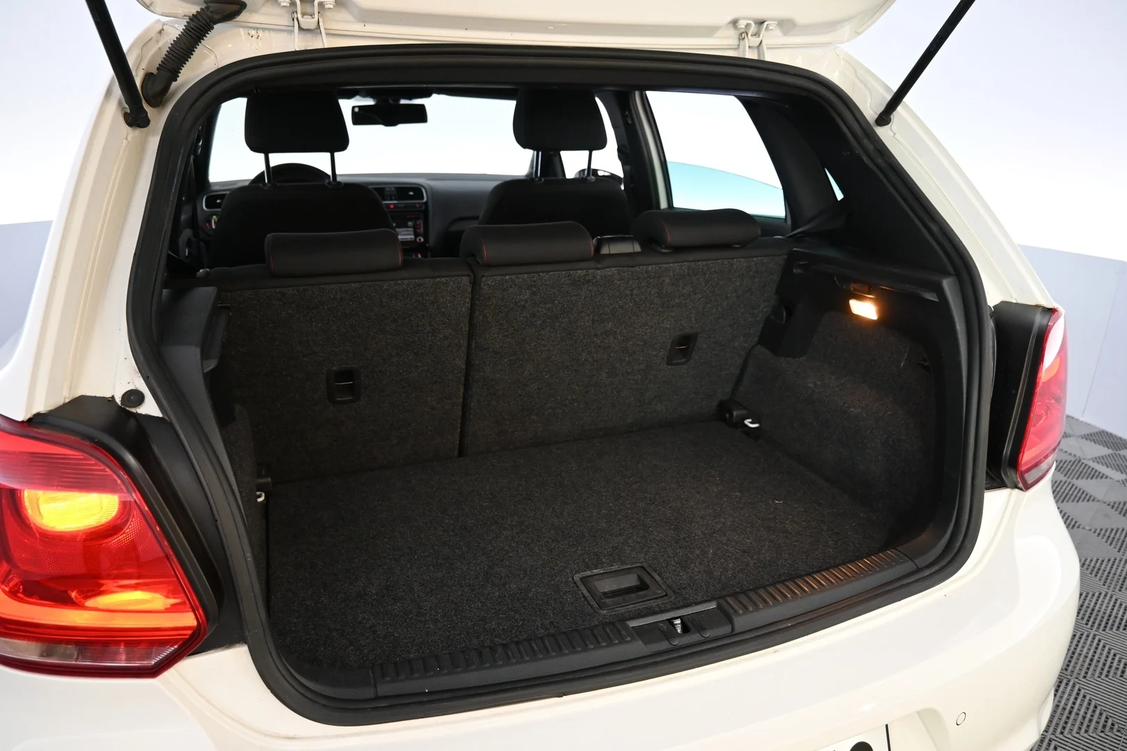 Car Image - 5nGQ3digkYcNo2KCEdI6tr