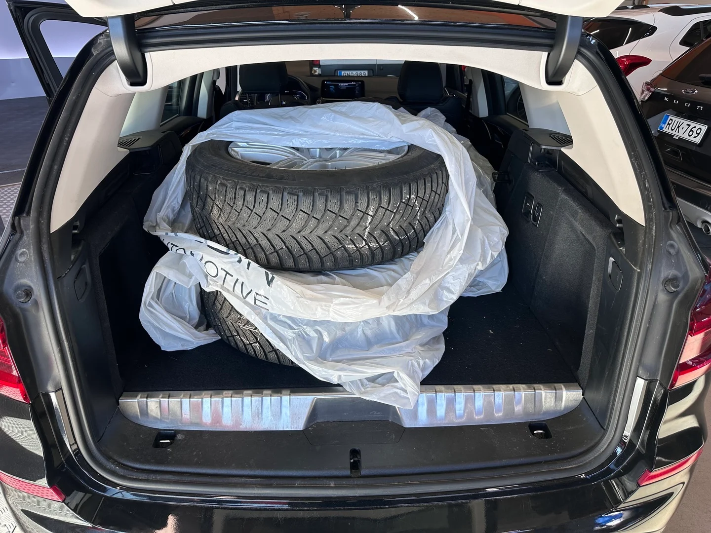 Car Image - 5dx7saBG8RtVsxJReTKO9y