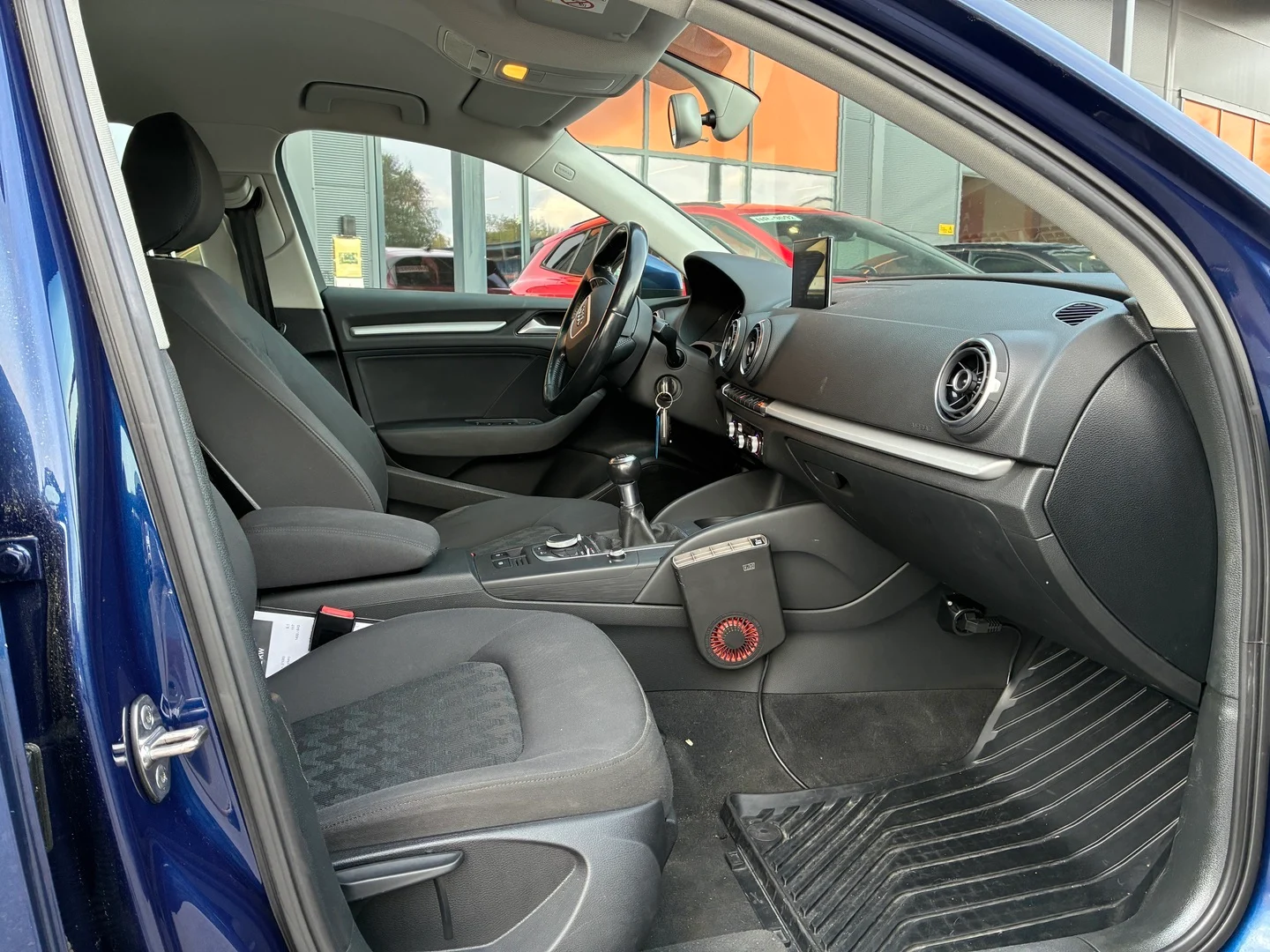 Car Image - Xy9sHnHE8HKHkBIMVVsjt