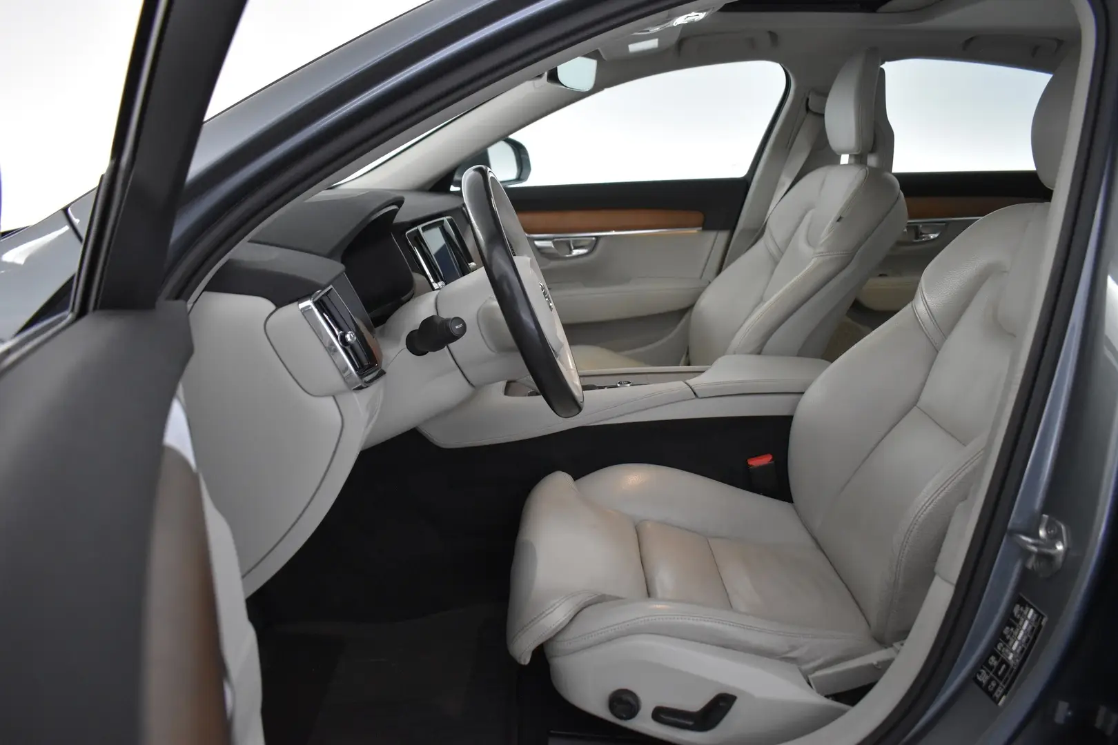 Car Image - 3CPNwNgsBFYMF6OHWsXgNW