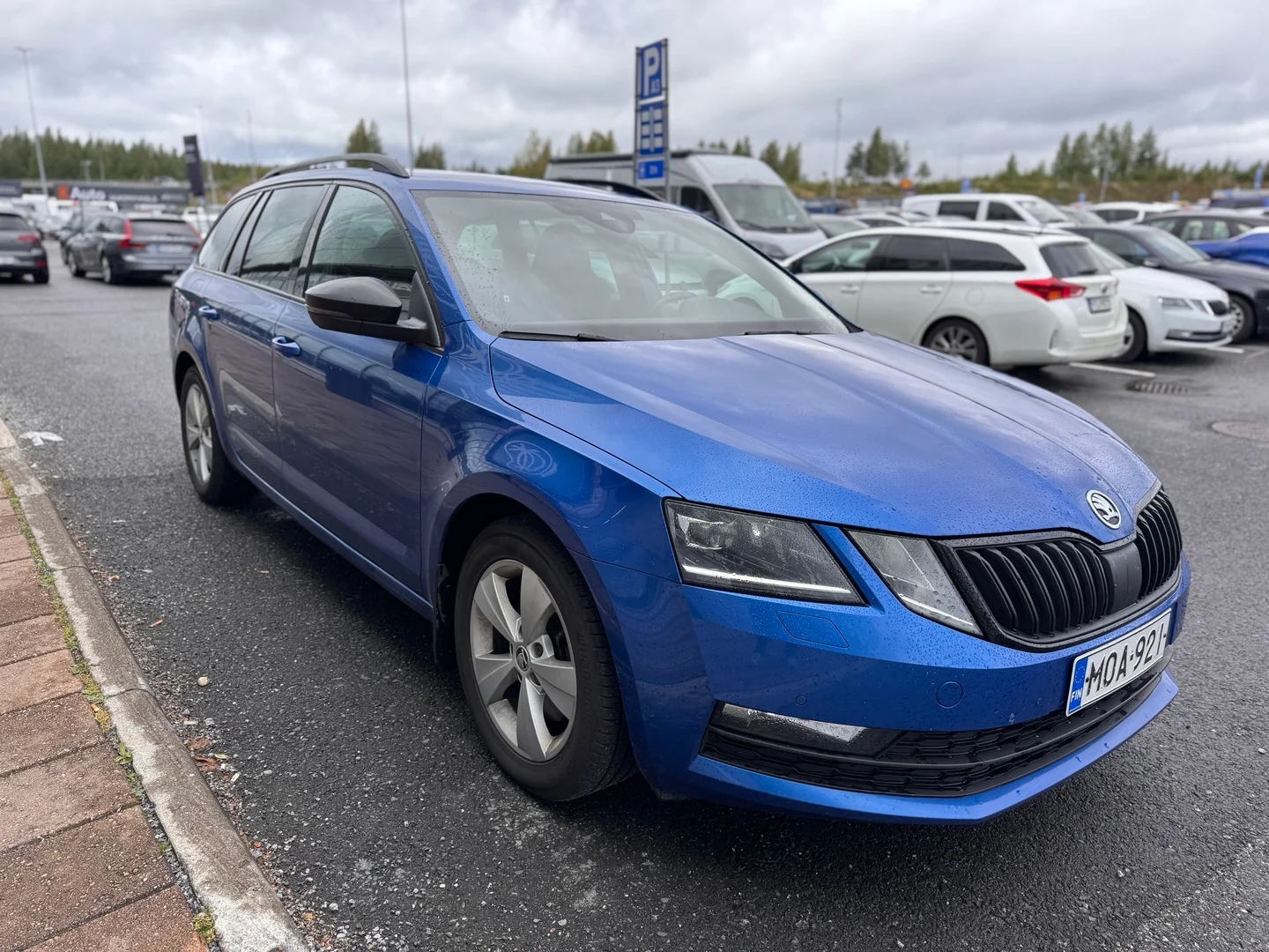 Car Image - 3LoC5xU975nSbJYuhb8rfD
