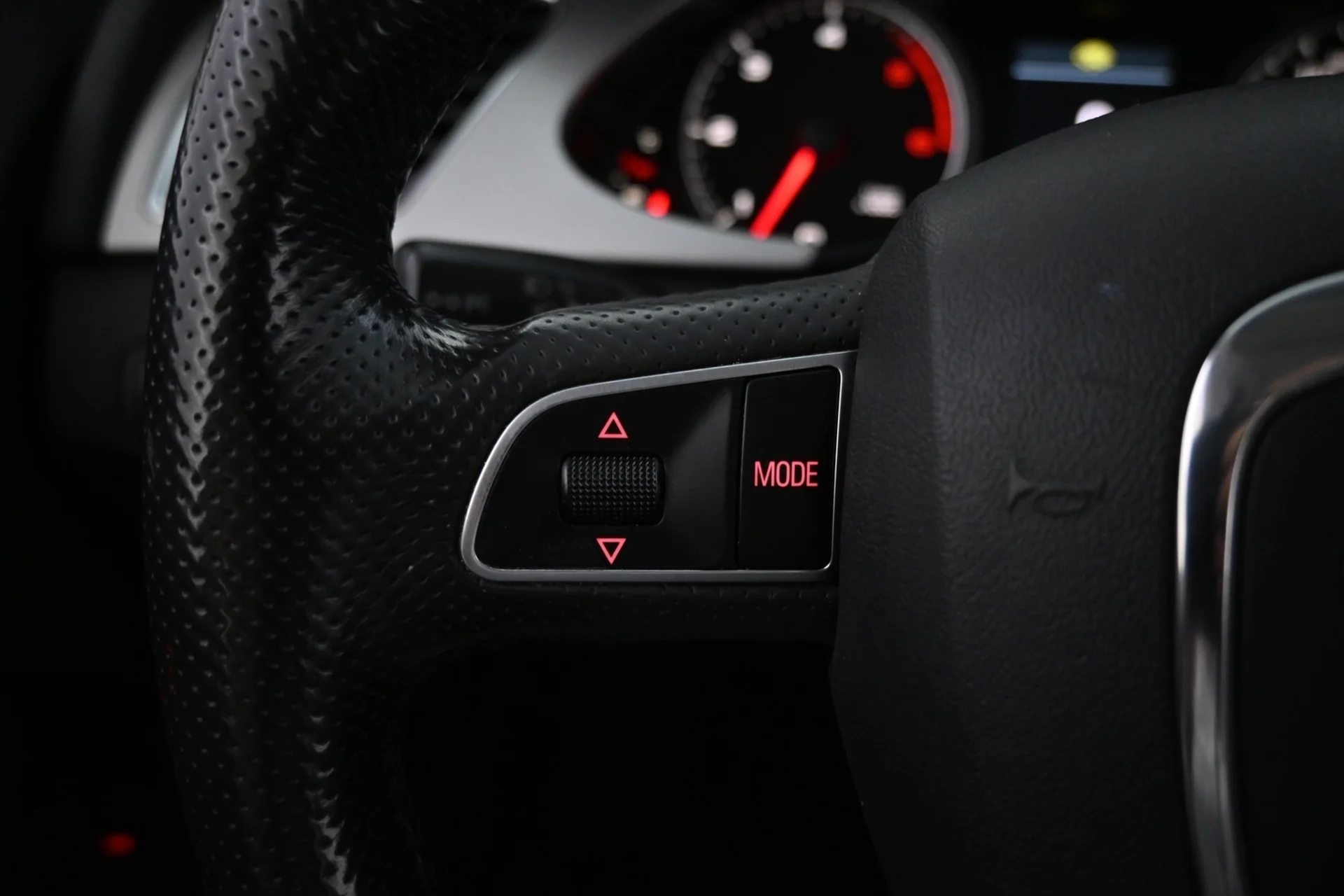 Car Image - zkEB4FGRwrl4XafVvgYa5