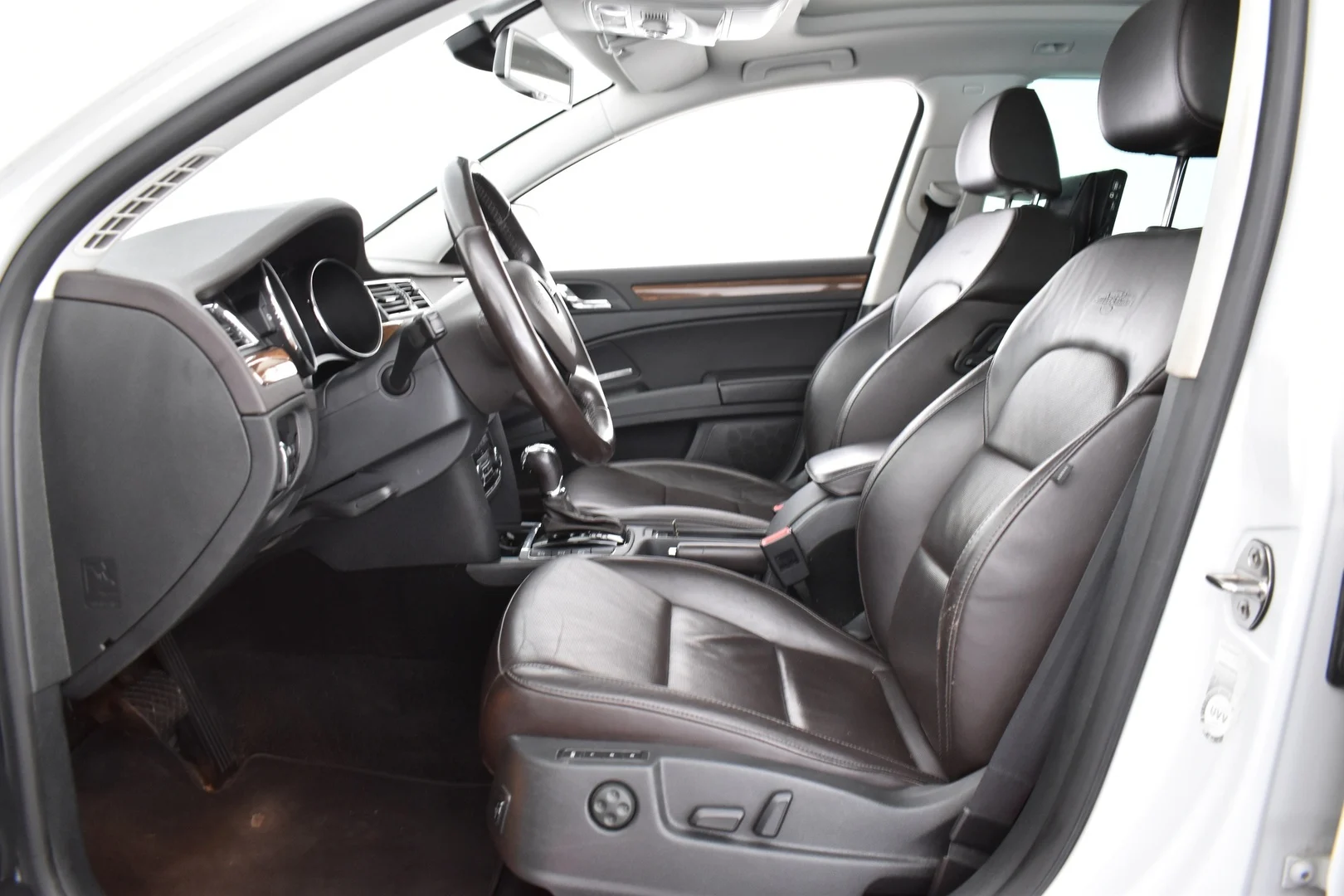 Car Image - MS4iWvbiEdivxwB4uEoip