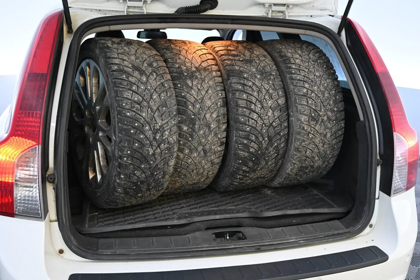Car Image - 26B2MIjldHAyTR1ODWup8e