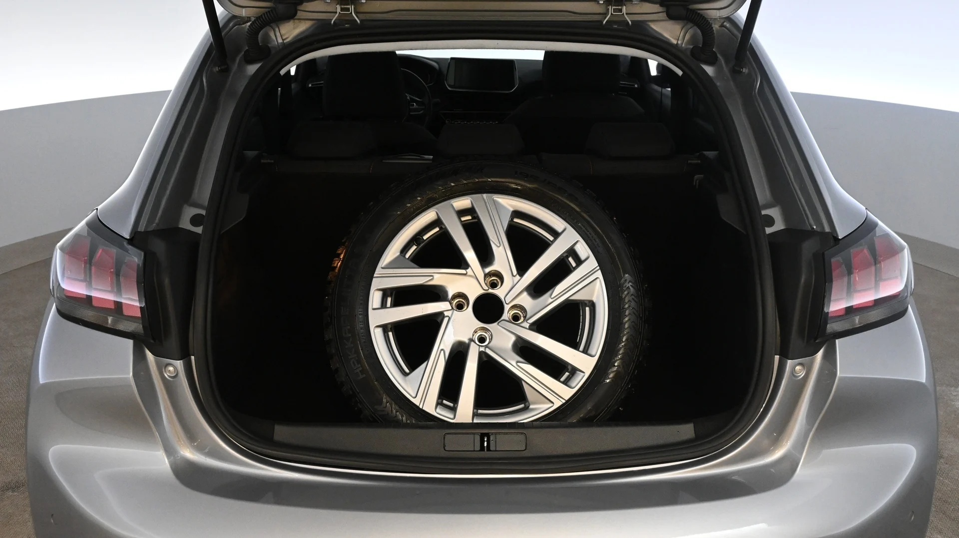 Car Image - 3lFfmDE5UJ1h9MwBCPe56v