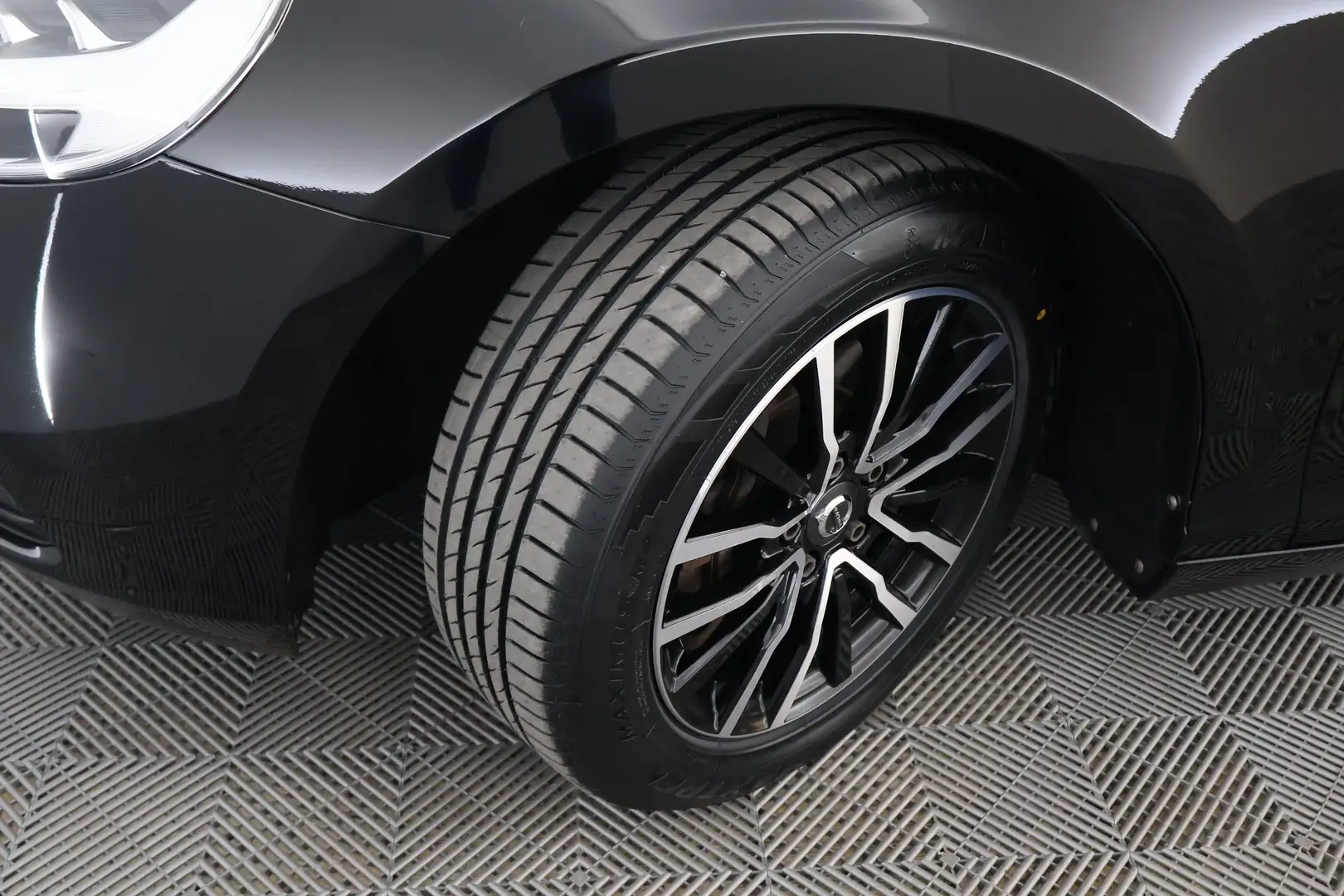 Car Image - 5Bft4XWNlqgnou7wvP1hW