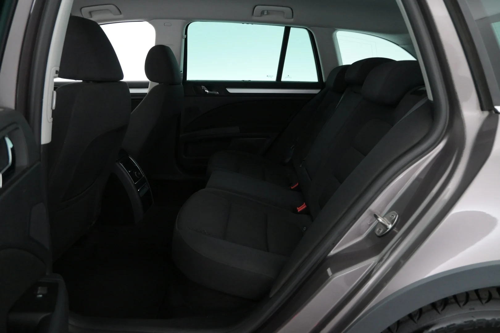 Car Image - 2oSixAoiKc8HR9nRxCMQdY