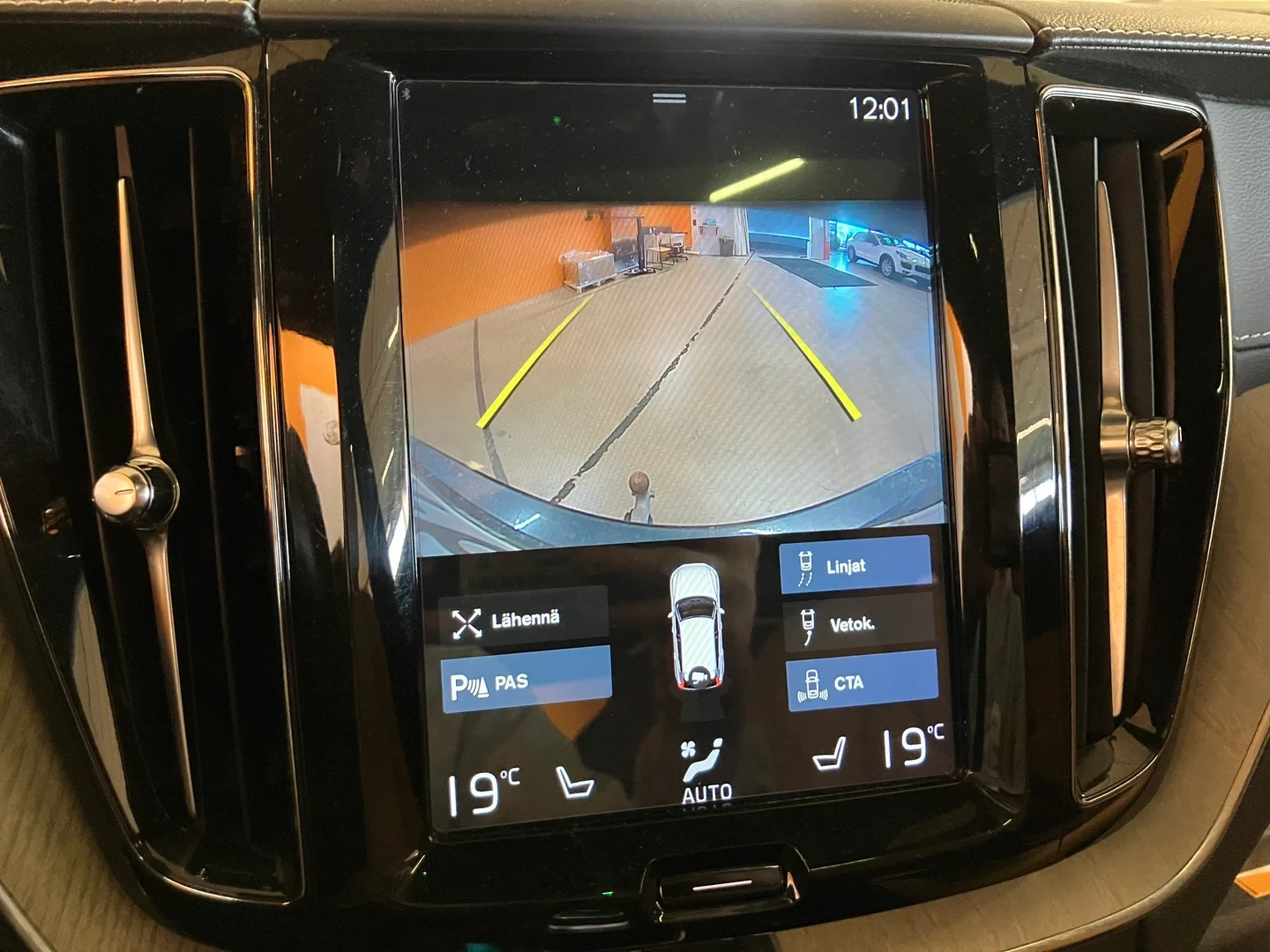 Car Image - 73nZIVg9RRHExzNzz0pv4E