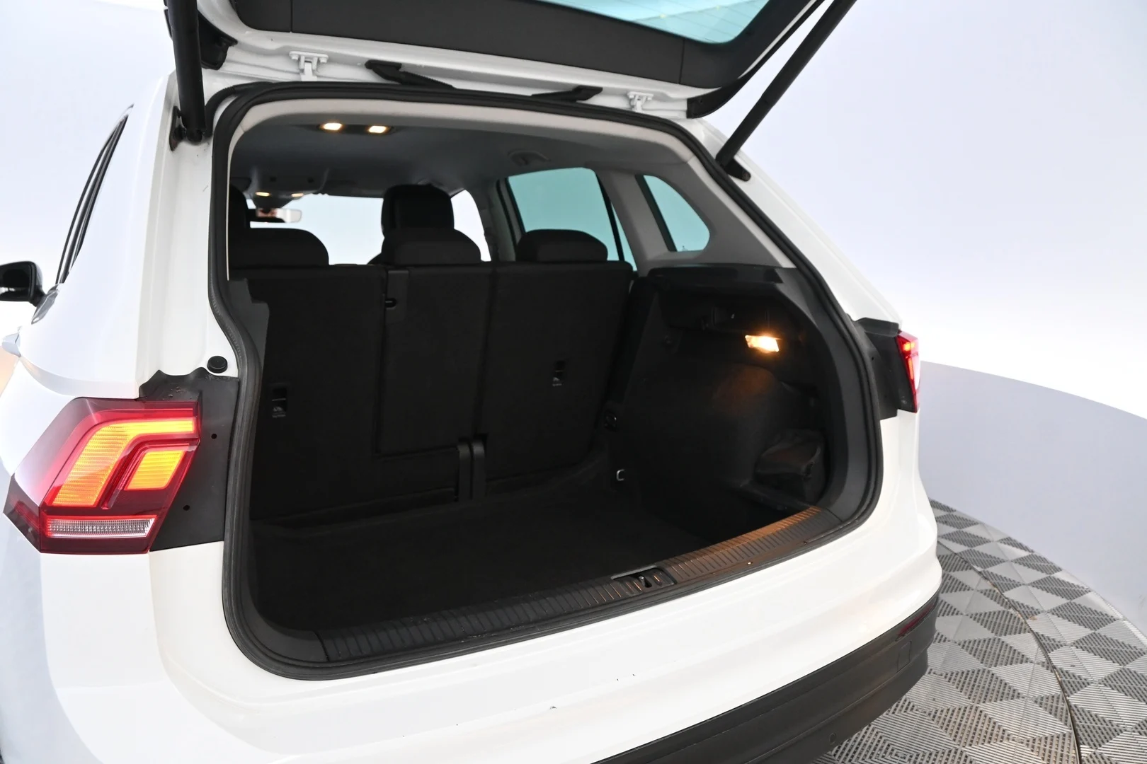Car Image - 7l69kXpP6YWqr22azIRoBq