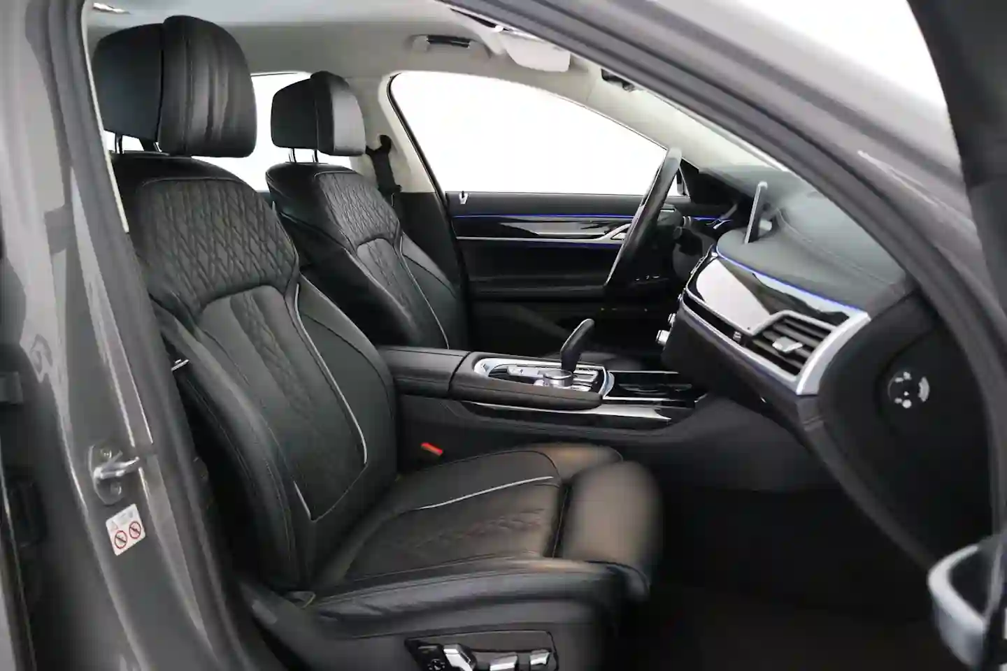 Car Image - 4n5DGxEY0OZAcxM1u6HMUb