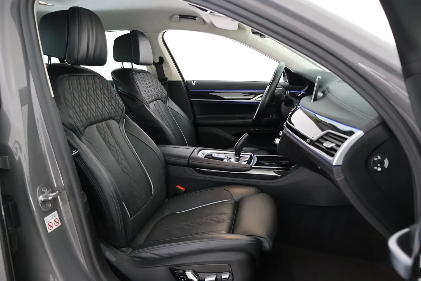 Car Image - 4n5DGxEY0OZAcxM1u6HMUb