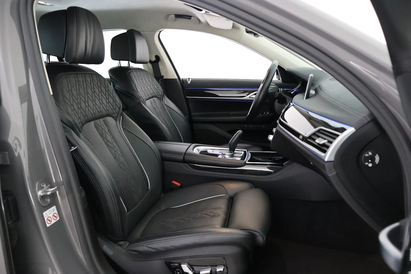 Car Image - 4n5DGxEY0OZAcxM1u6HMUb