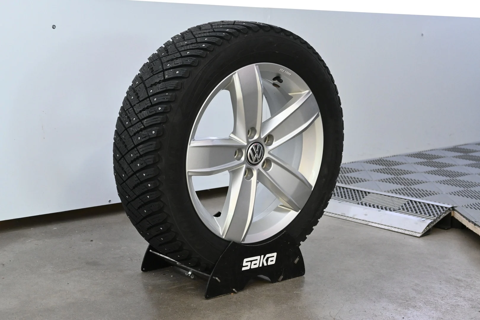 Car Image - 2q1WqLVp3qO2wru4aSn1Az