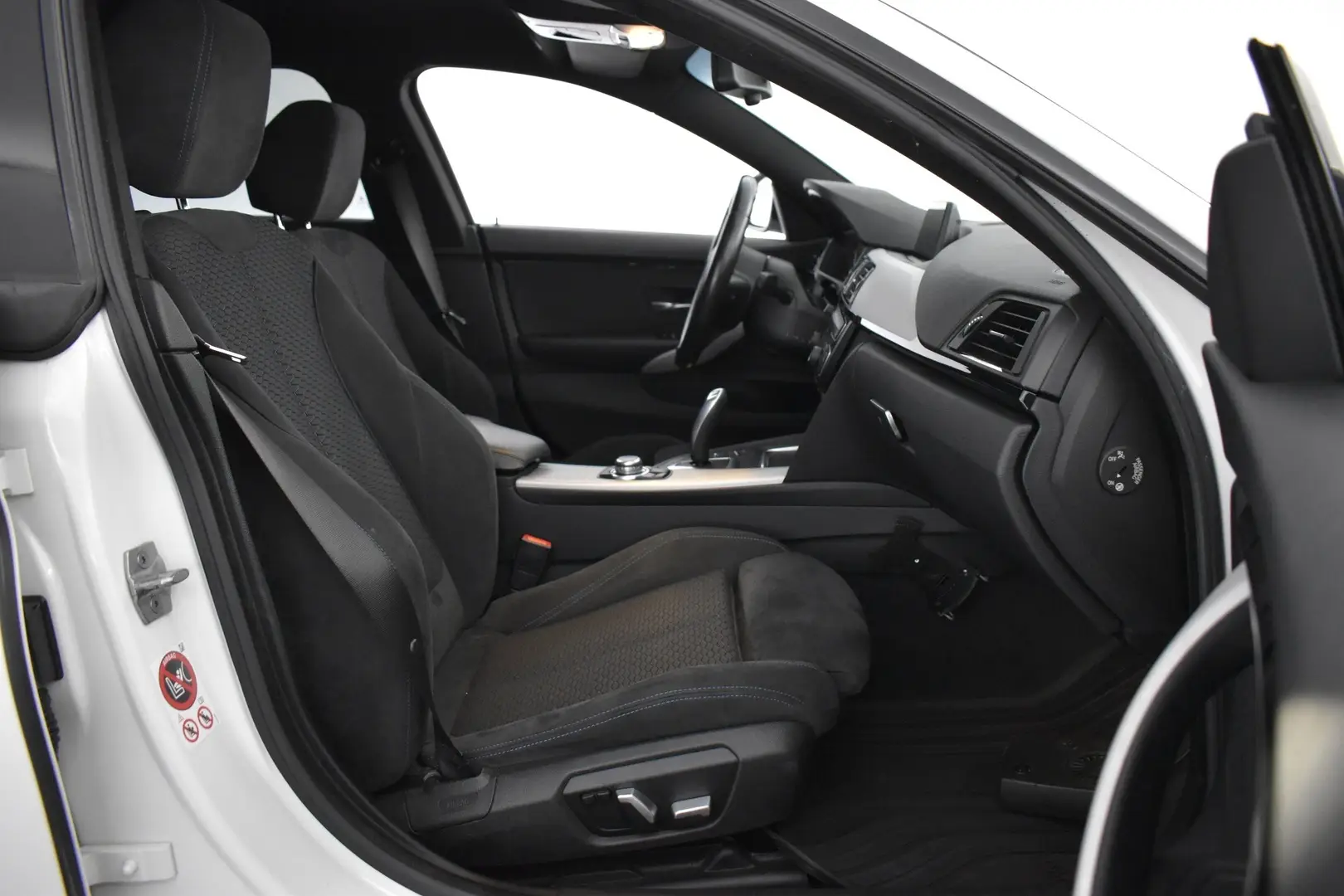 Car Image - 1w45P9nCzzWFbqU0jhRWT6