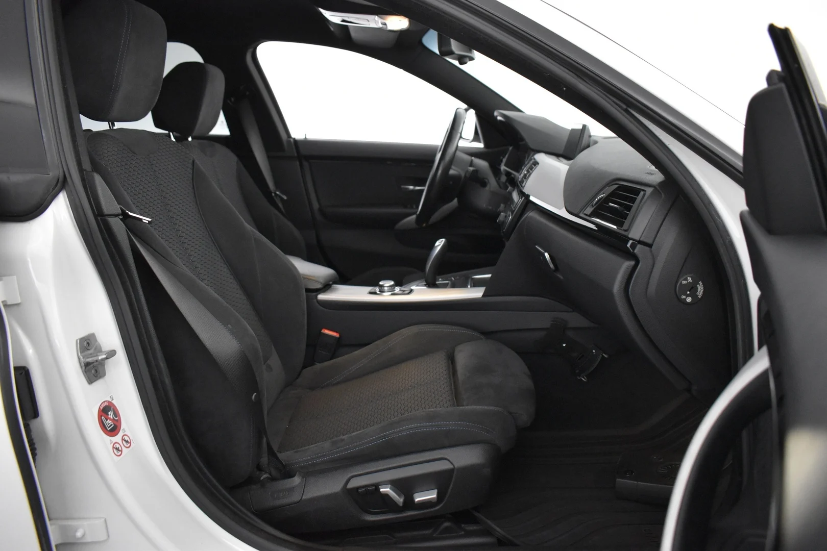 Car Image - 1w45P9nCzzWFbqU0jhRWT6