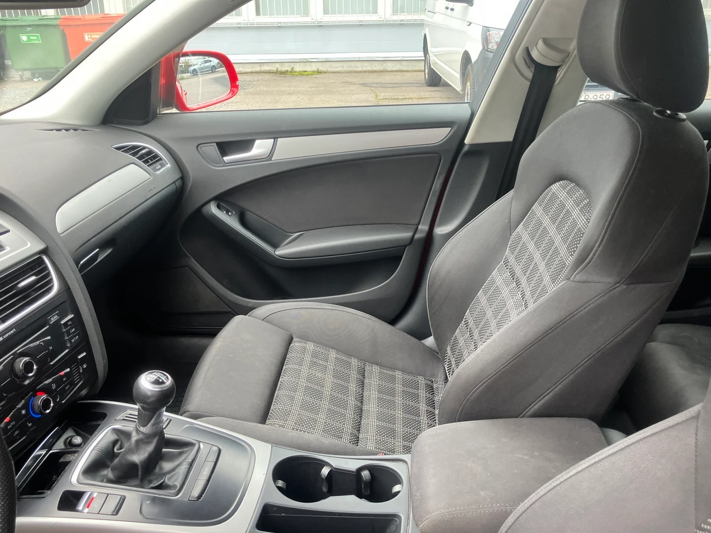 Car Image - 24tBzOic9Q99IJb4esD6j3