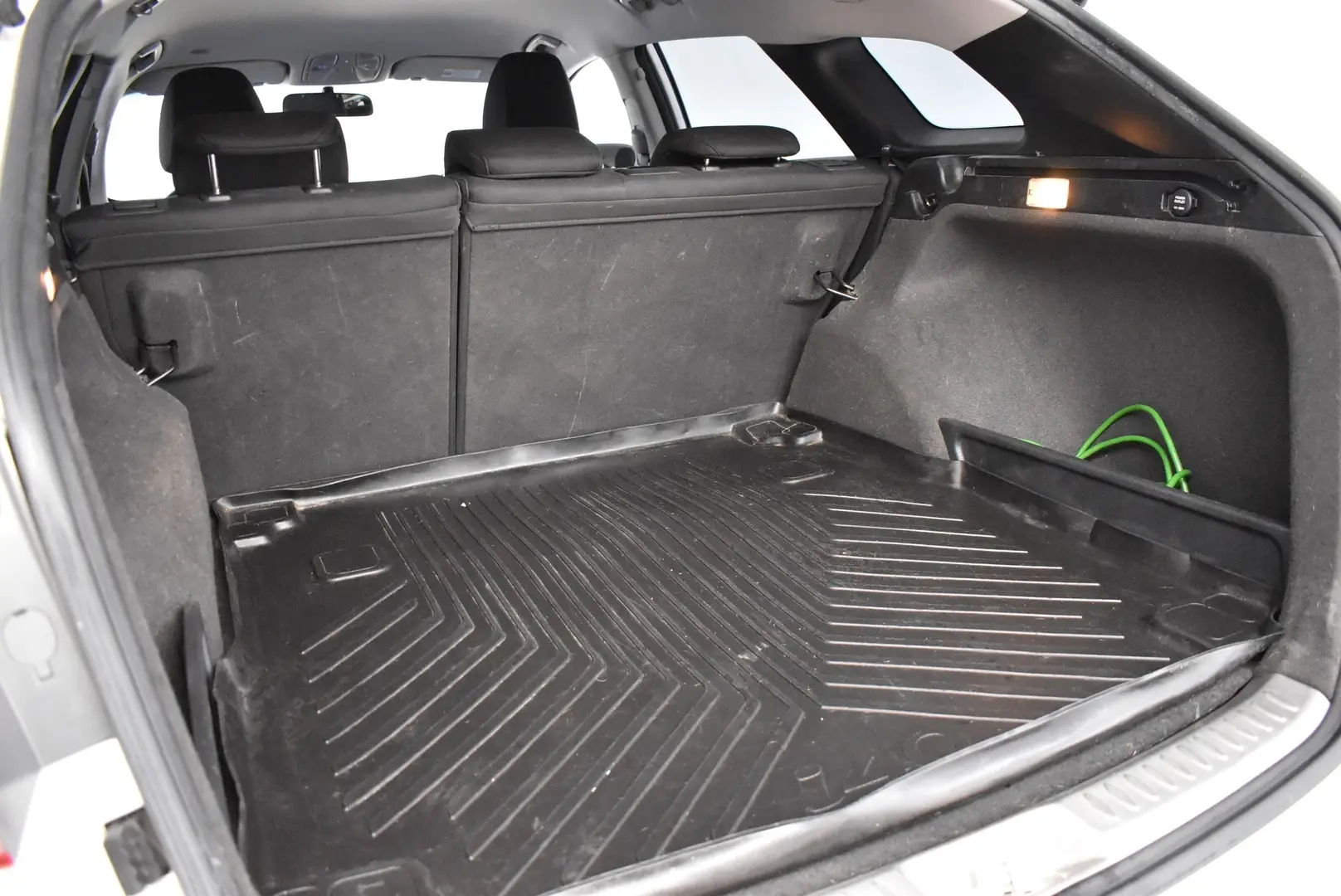 Car Image - 3Bk0uDz8ugWD73KE0cAIgG