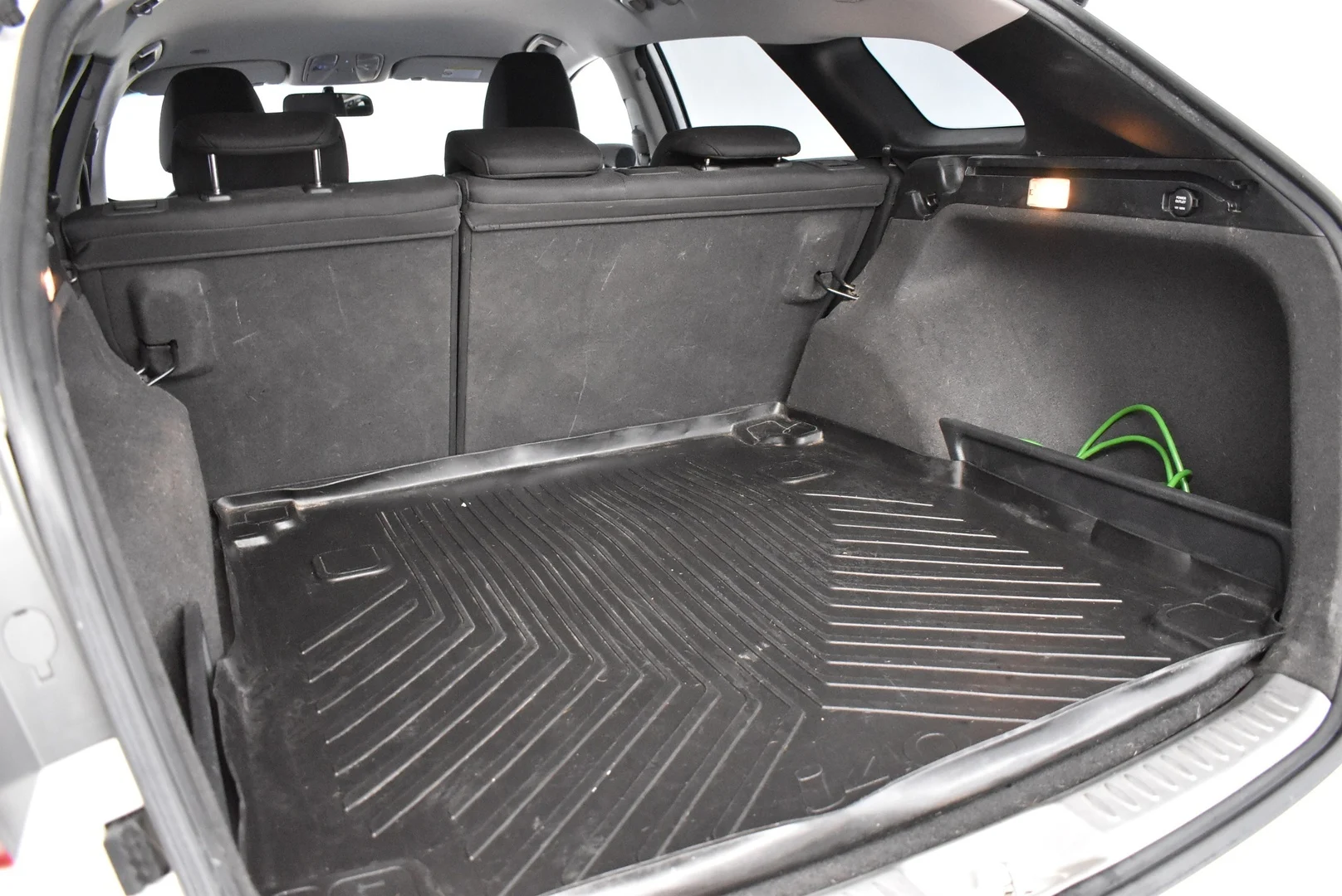 Car Image - 3Bk0uDz8ugWD73KE0cAIgG