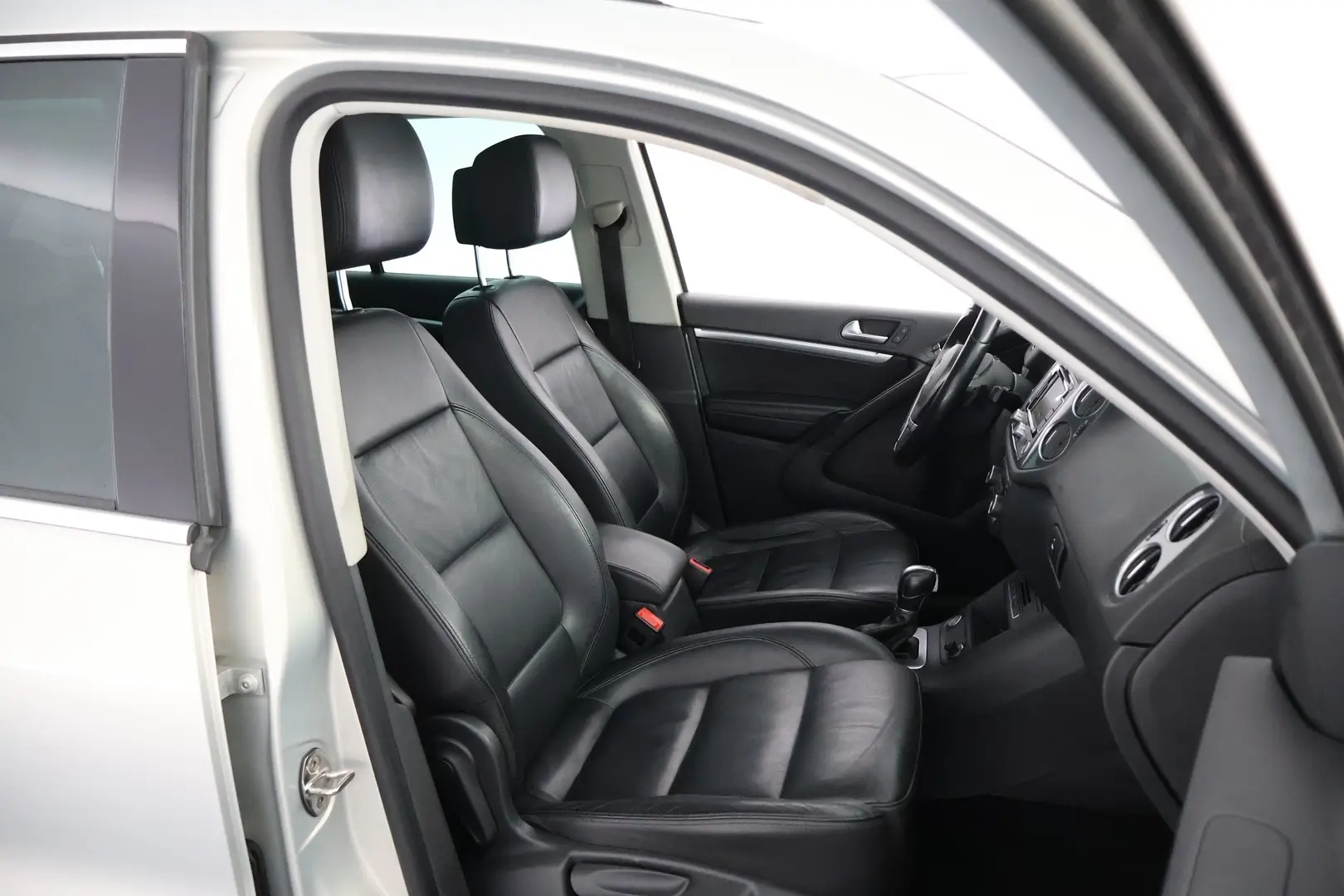Car Image - 309mnchTk2vuSPaSA9E93