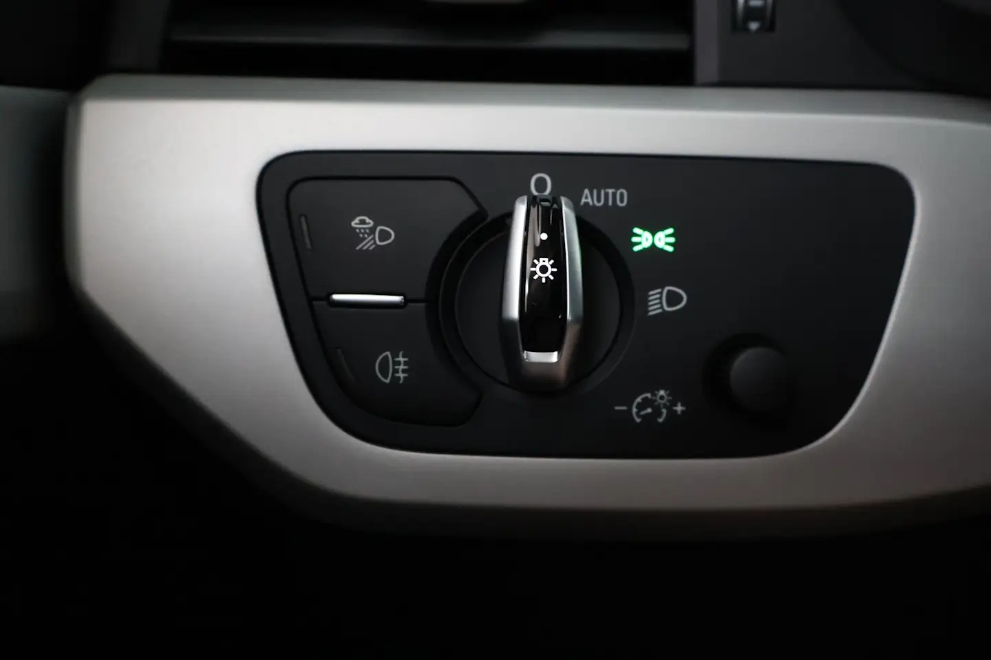Car Image - AMRO3LDriiJpxgAlJ9ZHt