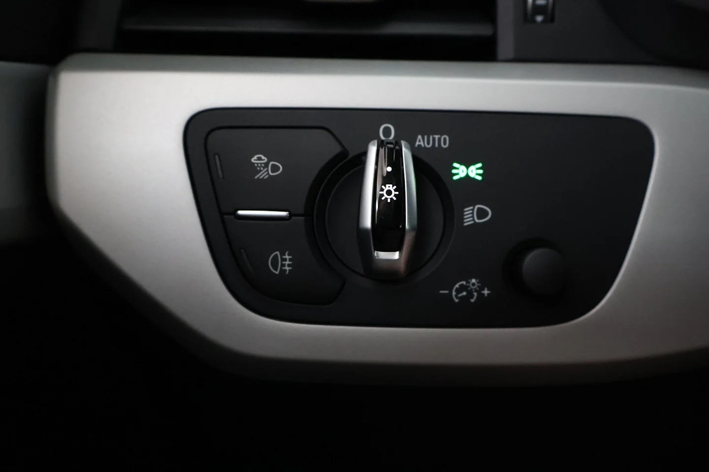Car Image - AMRO3LDriiJpxgAlJ9ZHt
