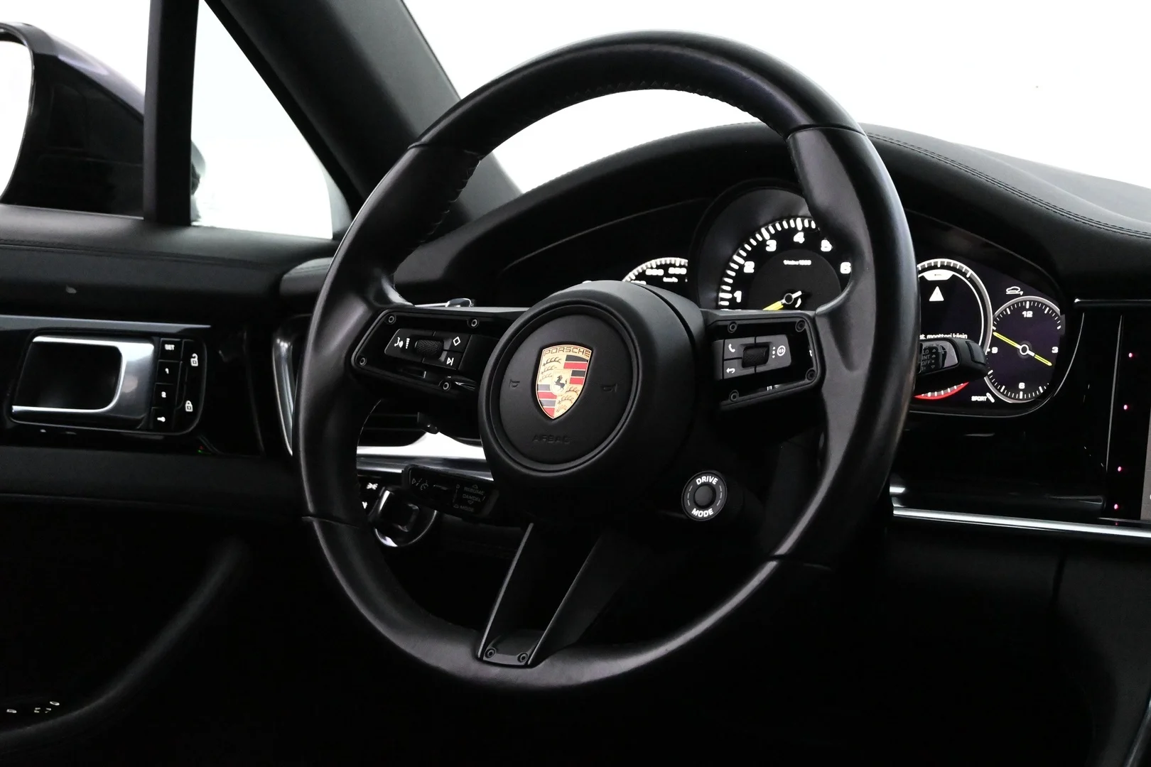 Car Image - 2QdnSHVkoVMx713pyMq5BB