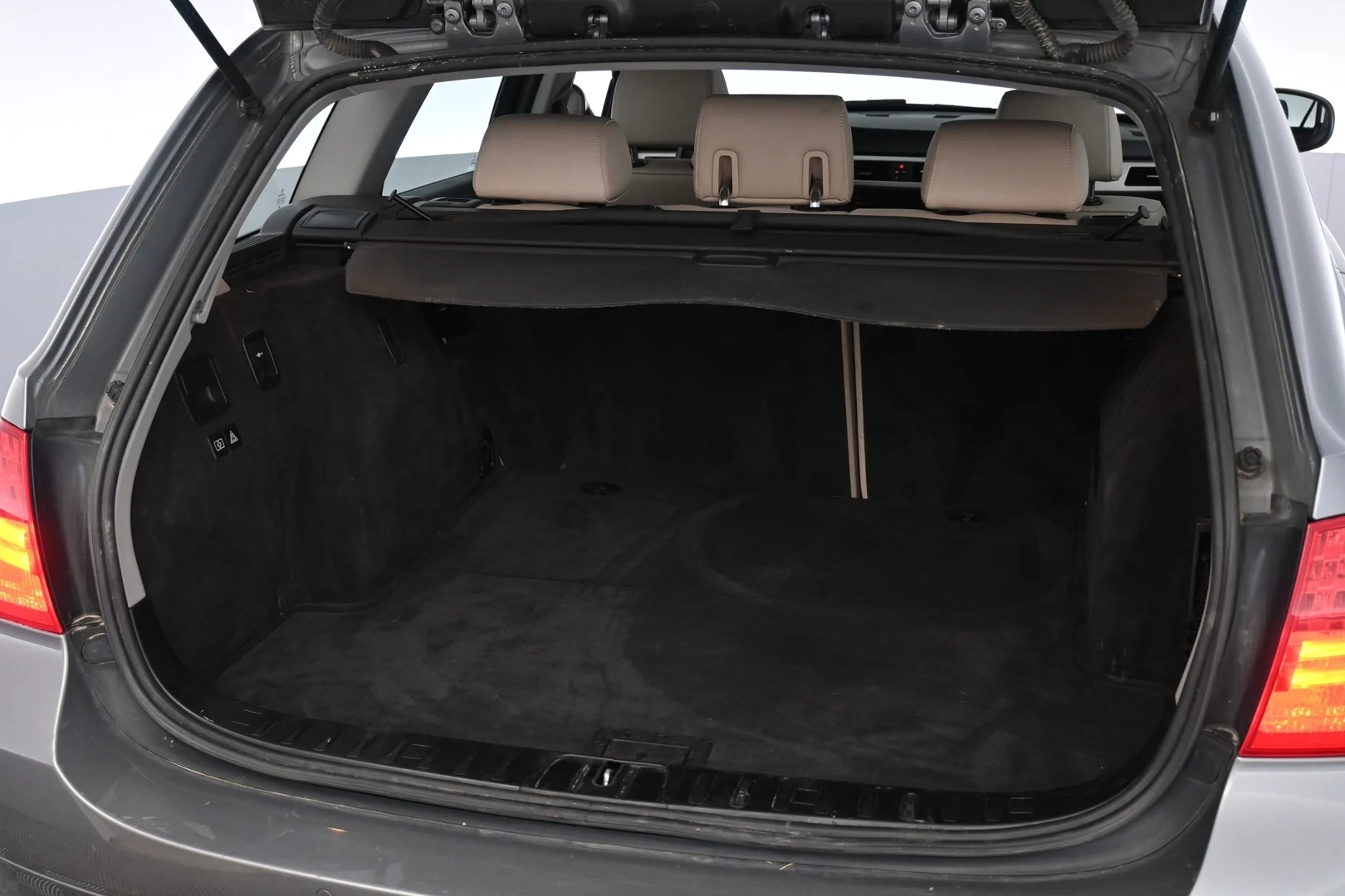Car Image - 3UEfoYdWyOURCXt7jAP3DU