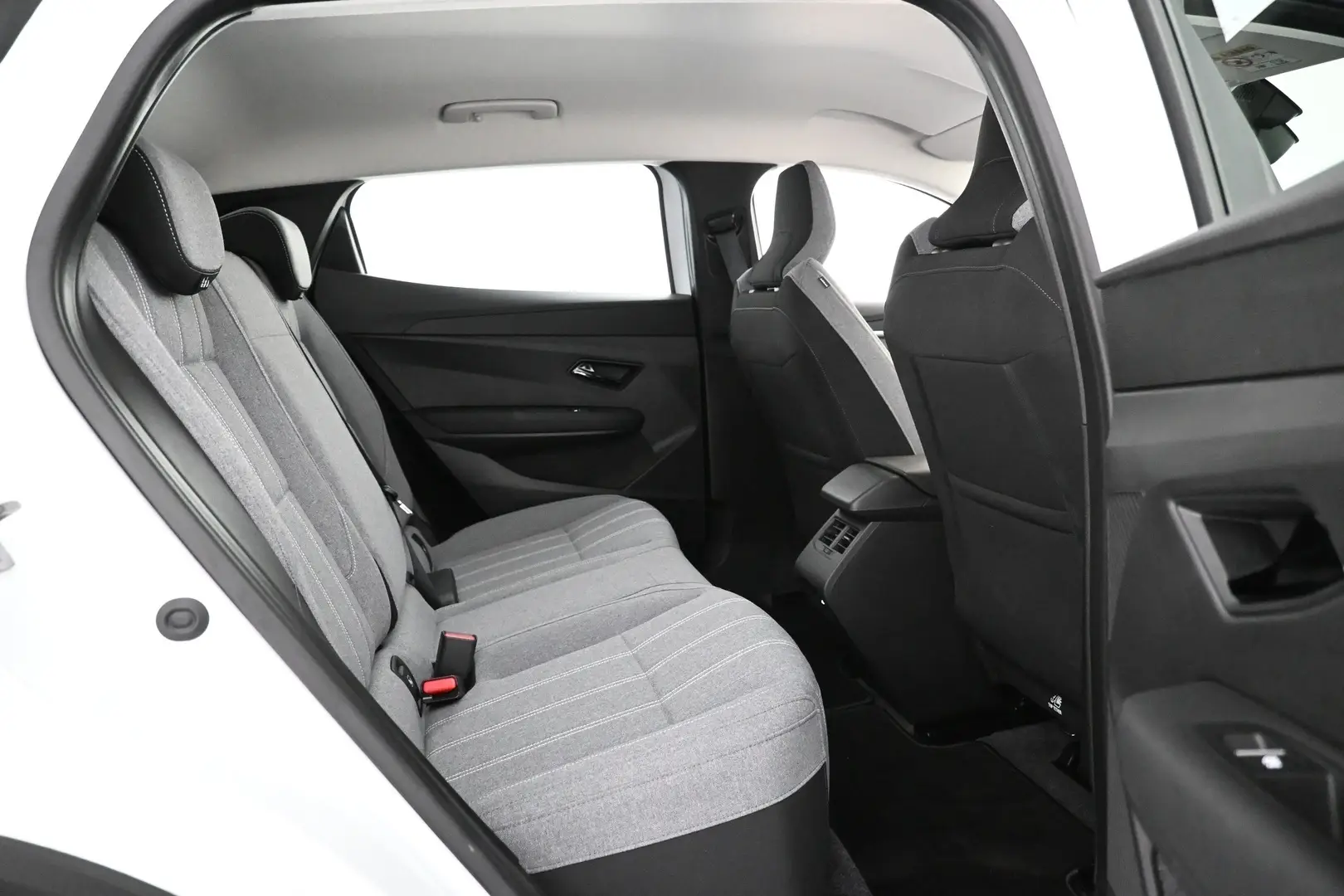 Car Image - 725KKVdHr8xvoeBXhKWeFe