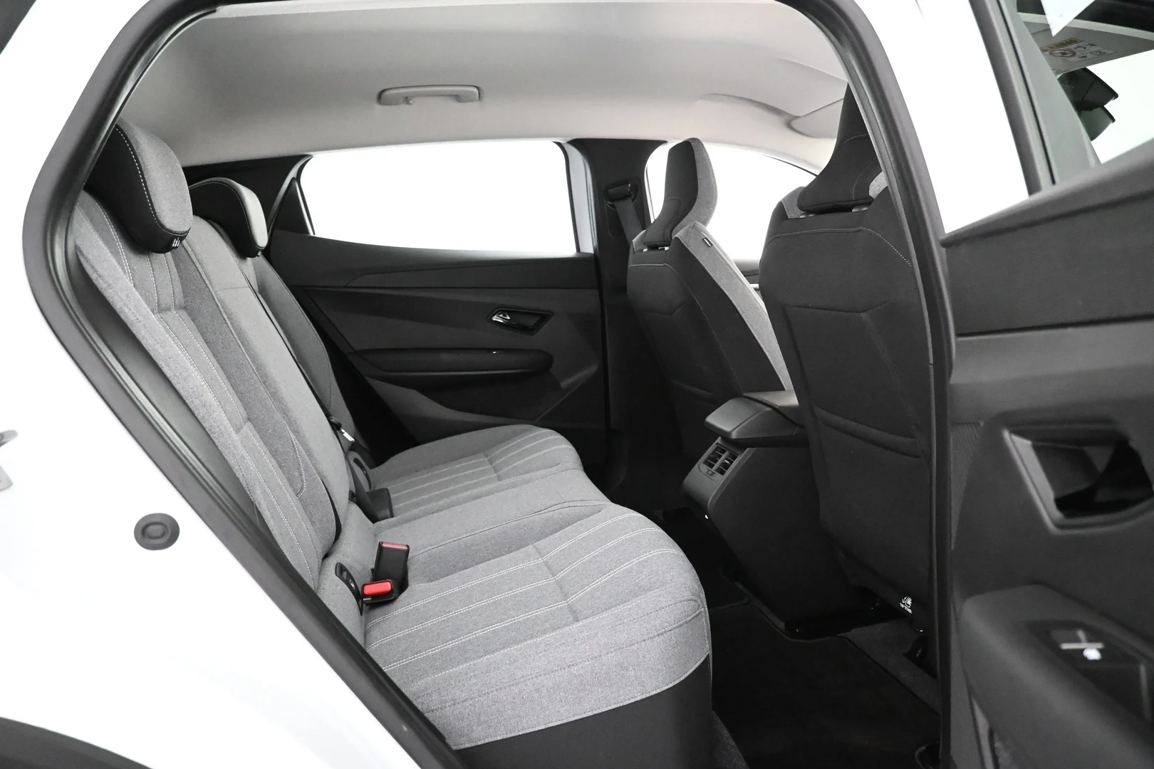 Car Image - 725KKVdHr8xvoeBXhKWeFe