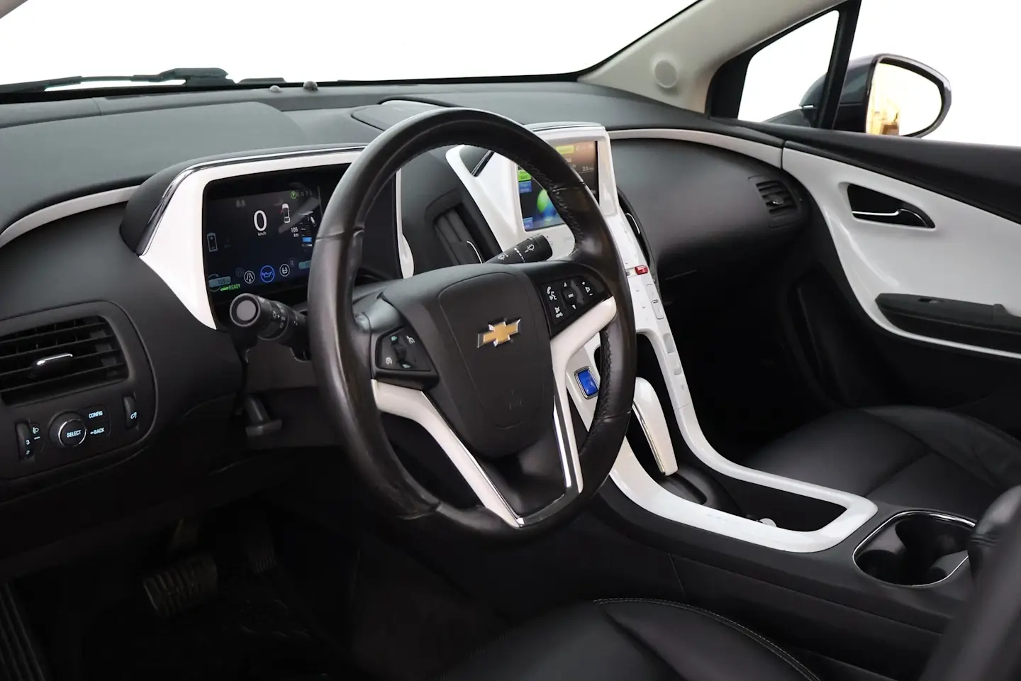 Car Image - 4WYf66vOo9XGFezRqtRTK2