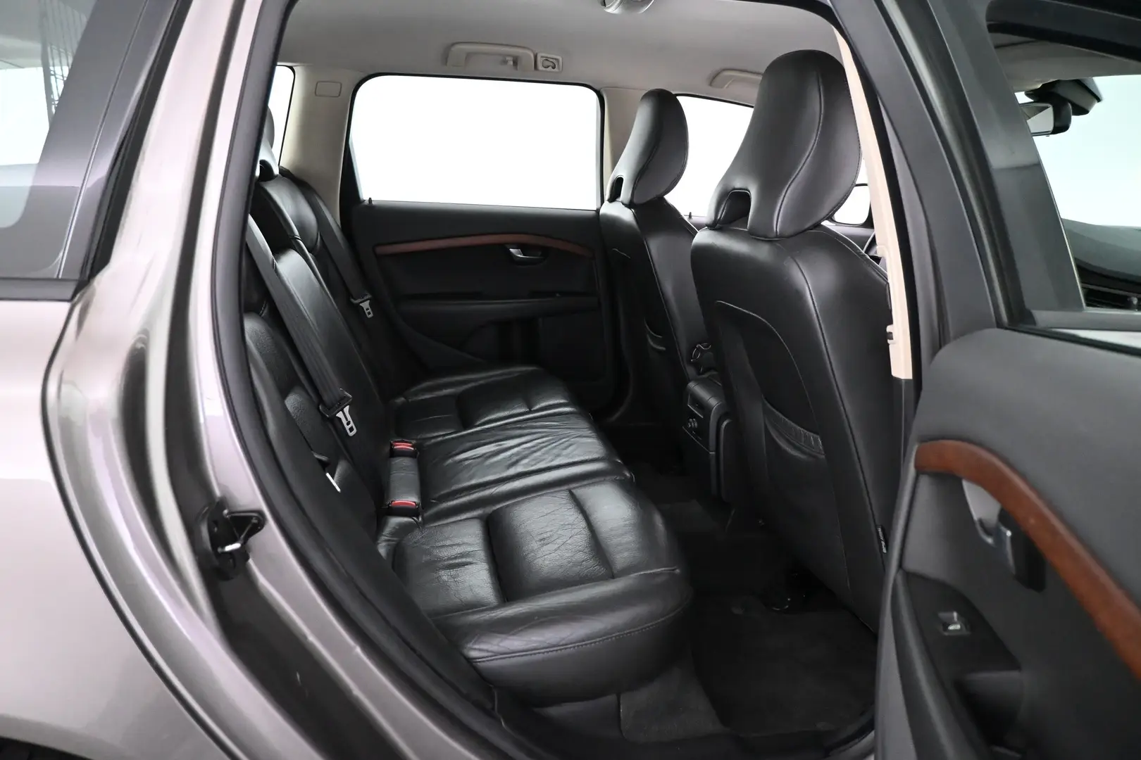 Car Image - e9DVzcqm4kkaPg2FNxUNx