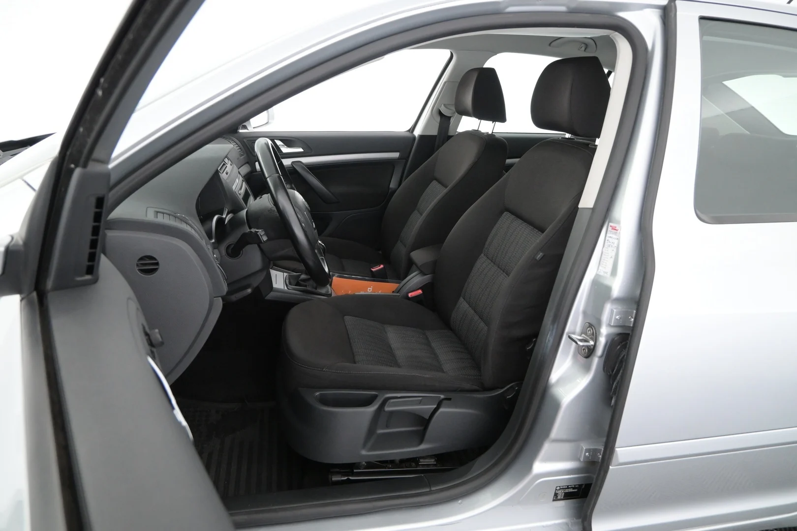 Car Image - 2zrDk9AeDntnqM2LsiRzbS