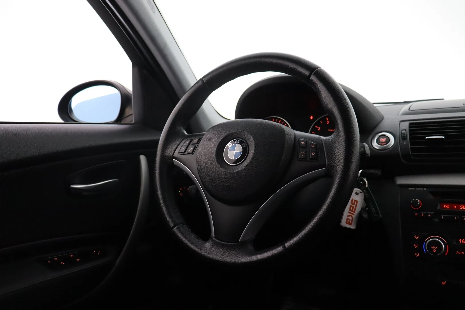 Car Image - 4OCetlILl8M200U28ksdkw
