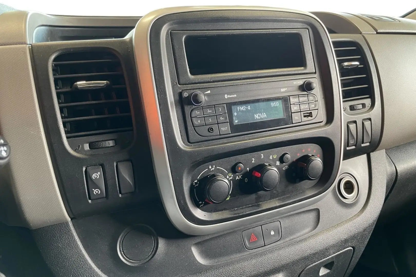 Car Image - 597bwiDeM2jqllj48VnCcy