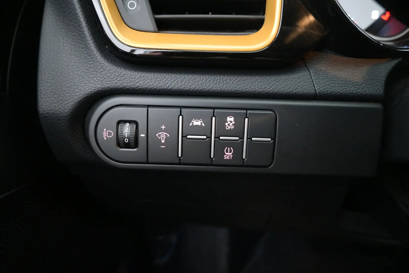 Car Image - 1J2ak7NvMGh4XkfnKpQIK5