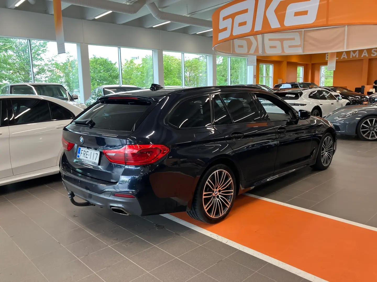 Car Image - 3Kw5AJzzjFyJ7X19GzF8aj