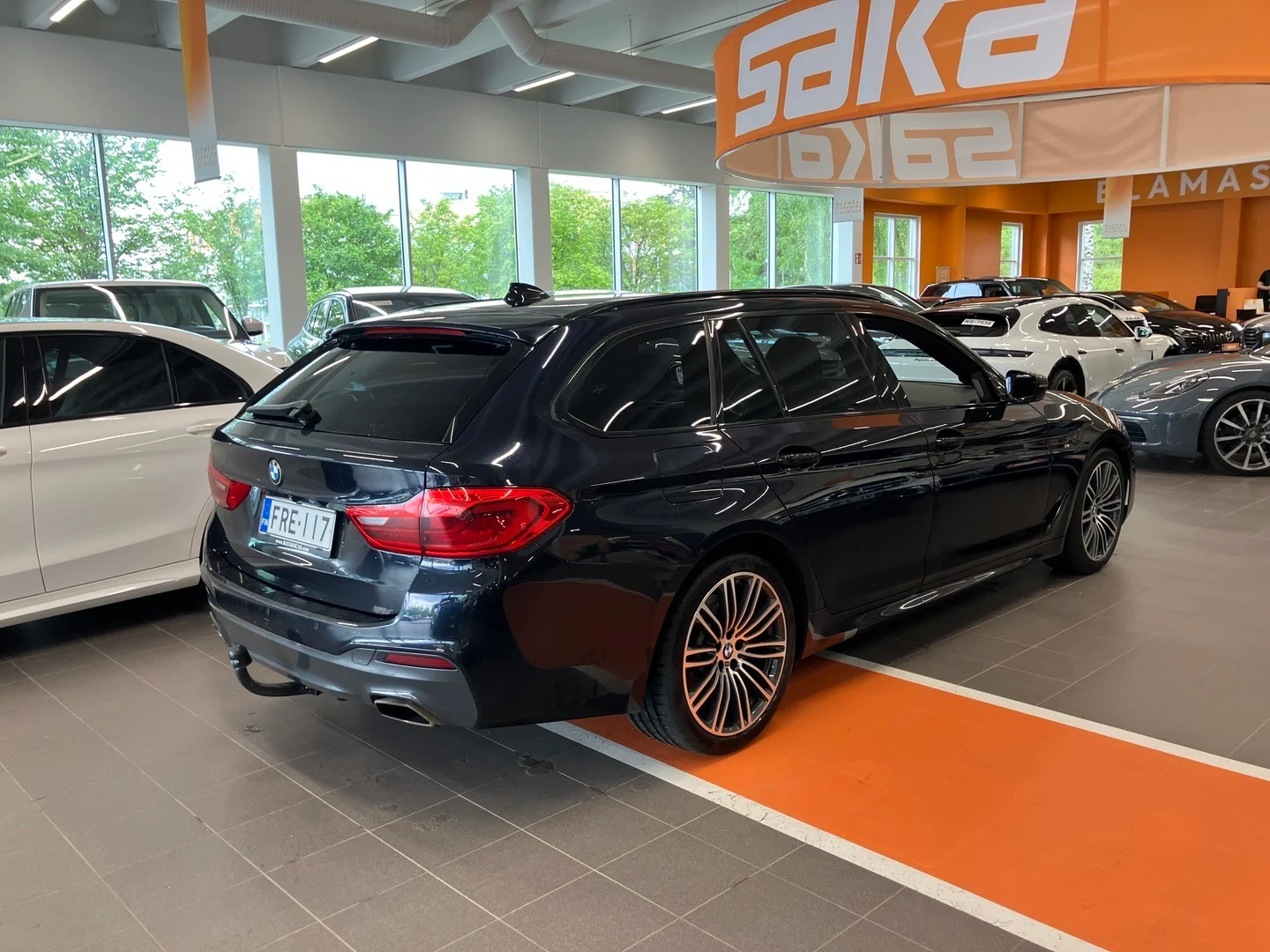 Car Image - 3Kw5AJzzjFyJ7X19GzF8aj