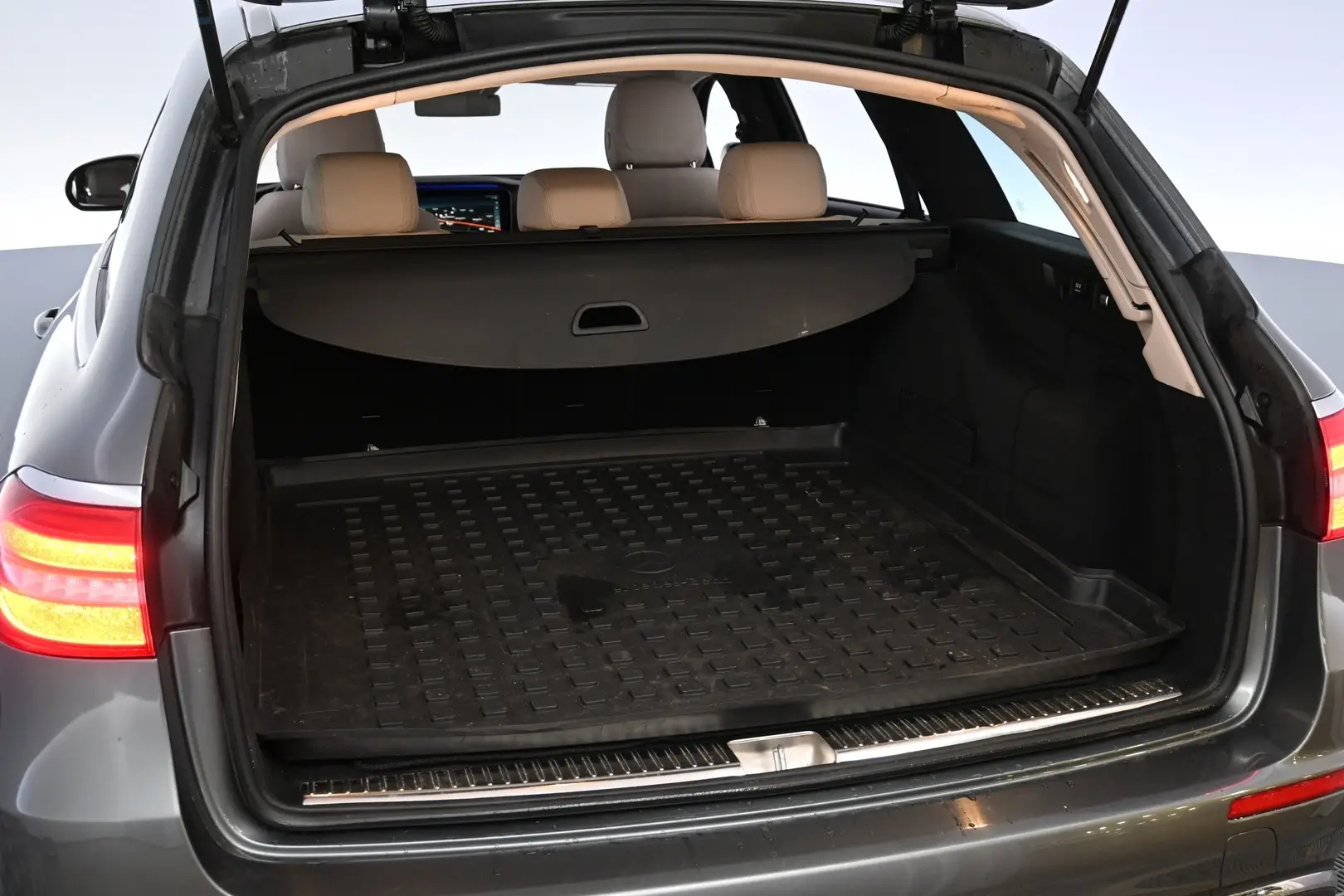 Car Image - 6rU84w8FRS6o0KH0ZQPlxV