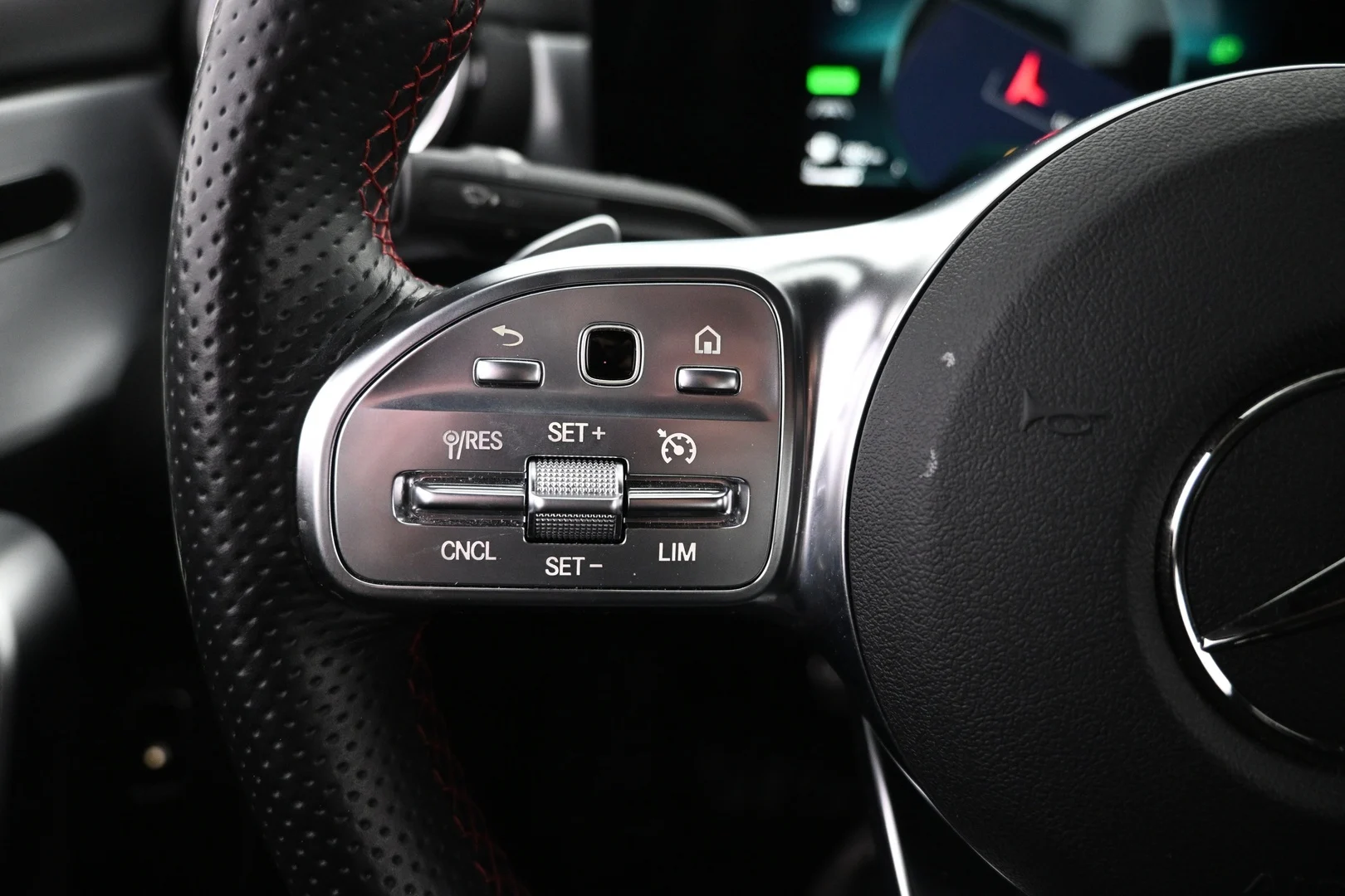 Car Image - 2YMbM2MQFOEgE2jTcjUrj
