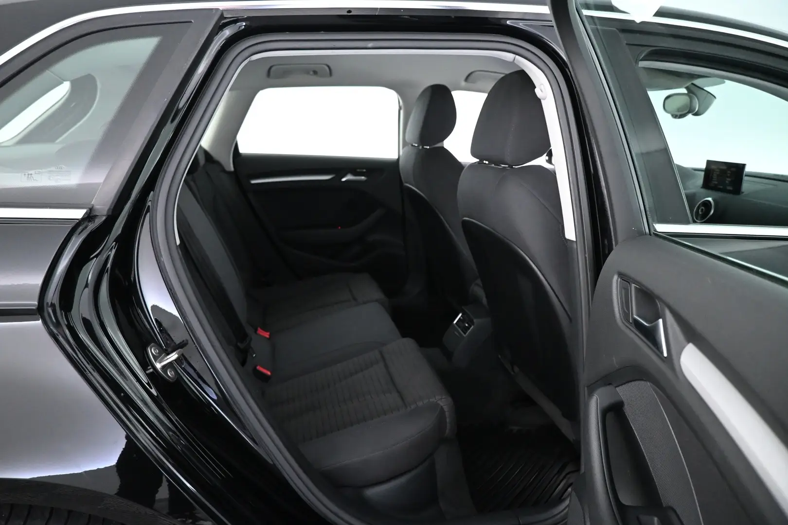 Car Image - 64L6SW3EqkNq2VerSv4jRm