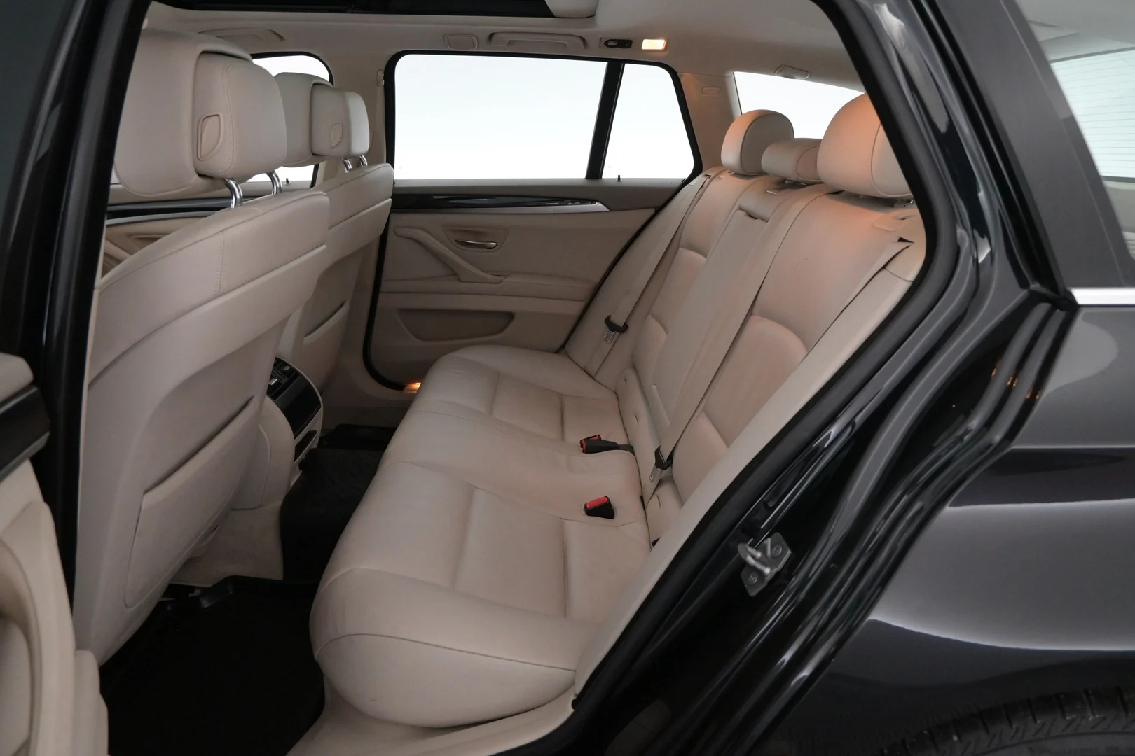 Car Image - 2vZQOpOj3PuWNVumlomGQr