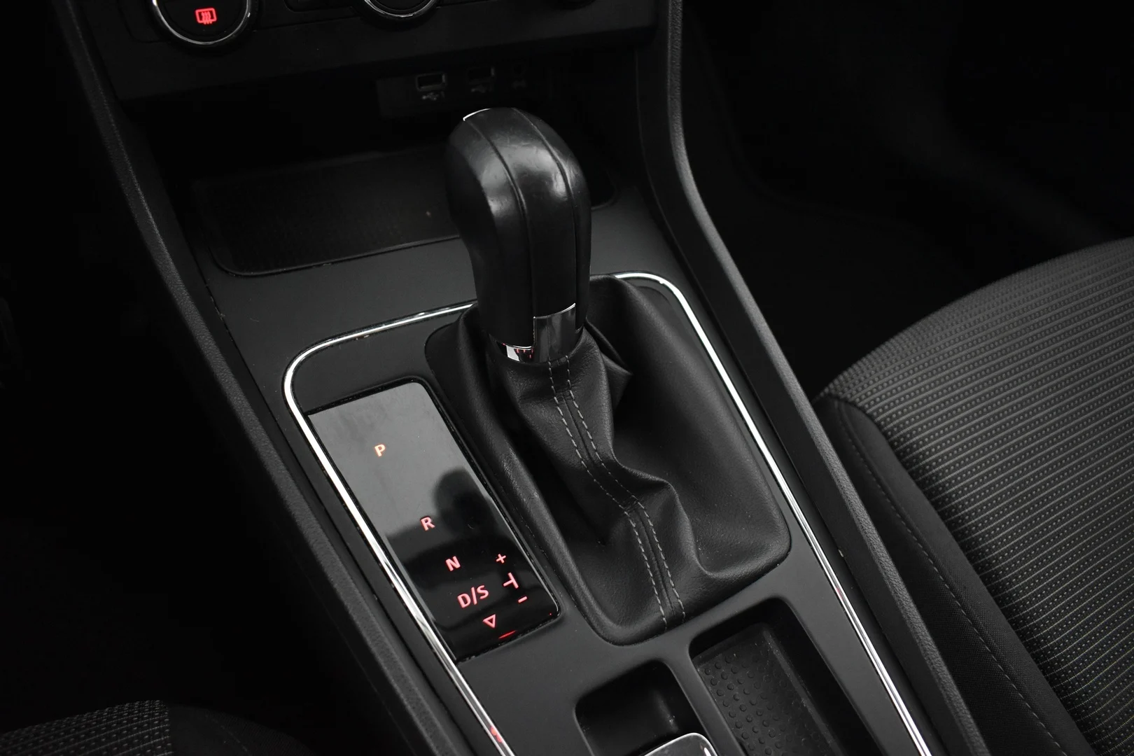 Car Image - 1vPIHVYFAhbKD0U3FwYpYx