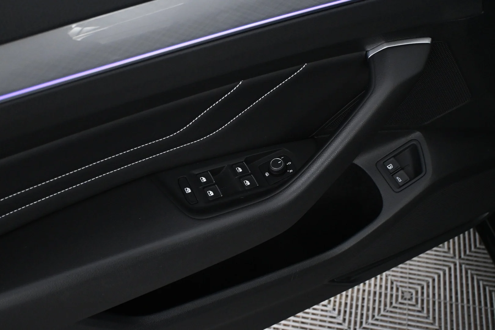 Car Image - 3idsQhScSNLE0G7fRZZXb7