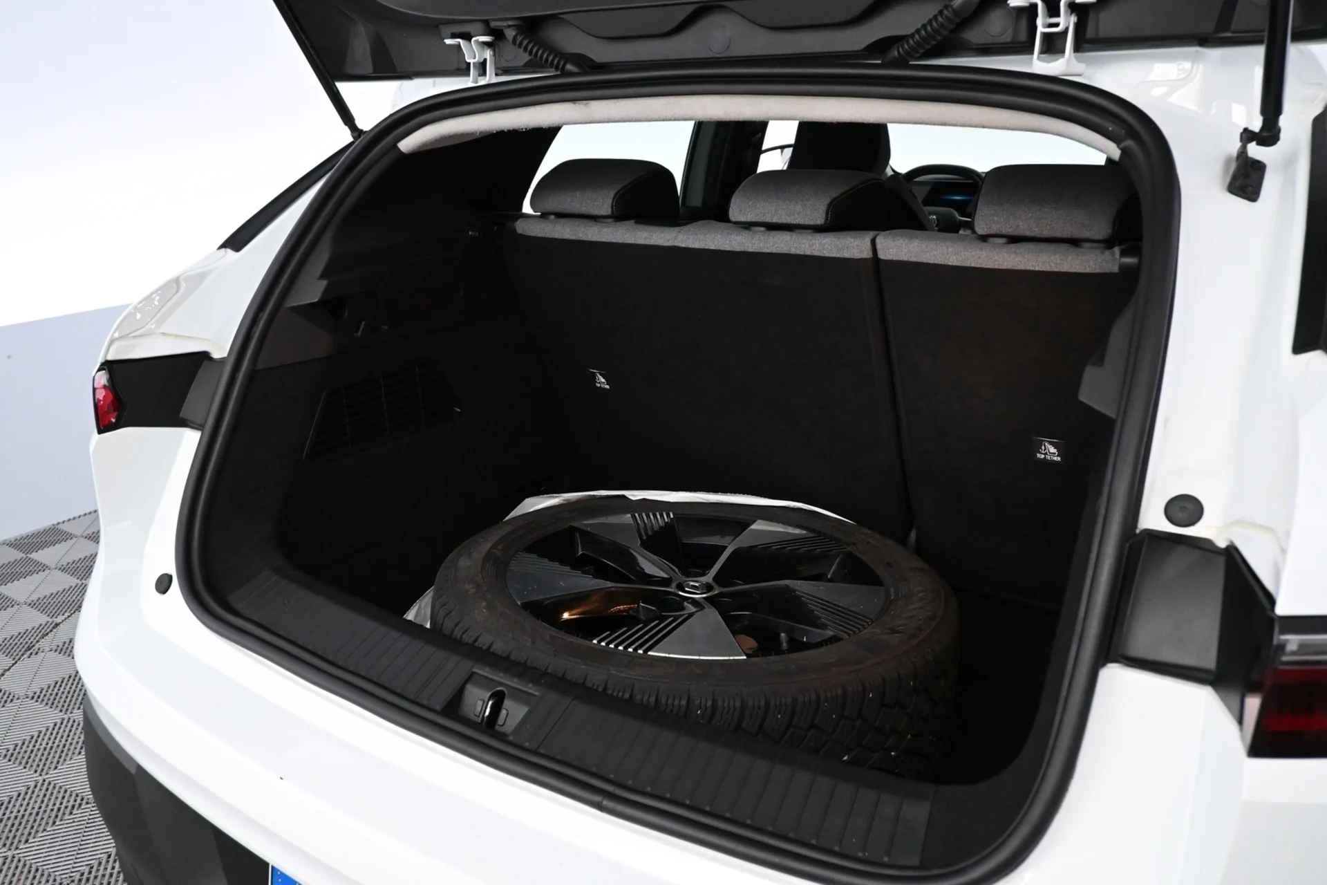 Car Image - 7CR1CrO3LAN8Jmt171w0q1