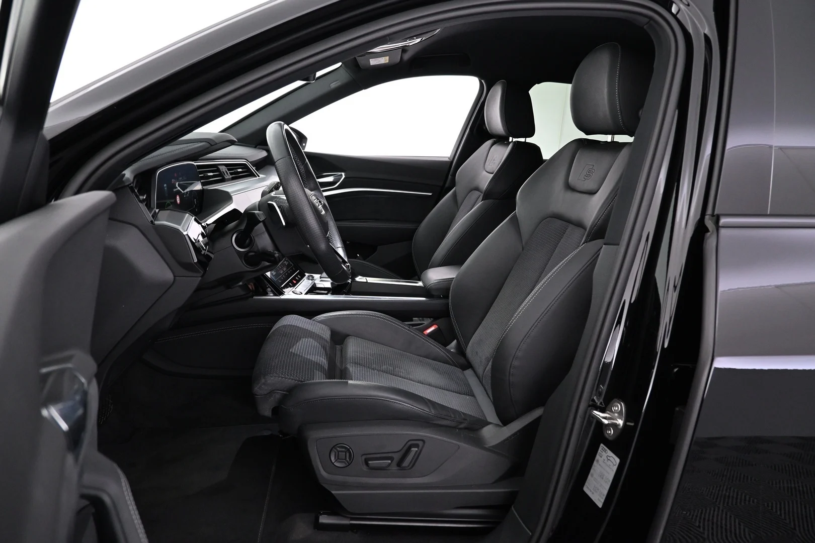 Car Image - G7NRYgIgJqqBdutQO3psc