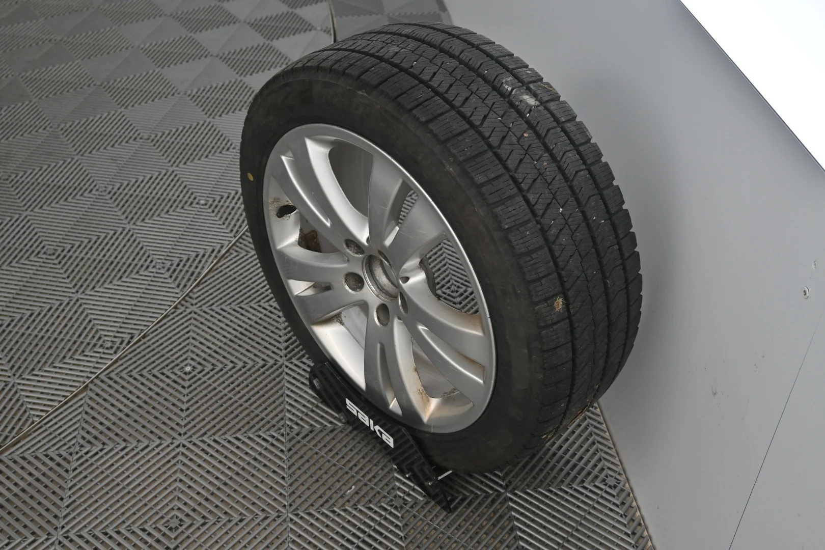Car Image - 2dNKT6ZWrriOZL4MYTsJ6O