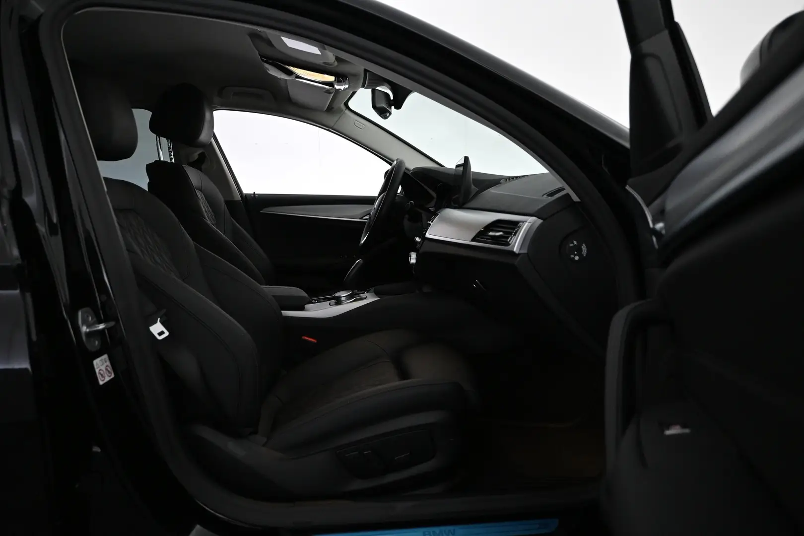 Car Image - 2ONFKELwiIUMgggypQ64UM