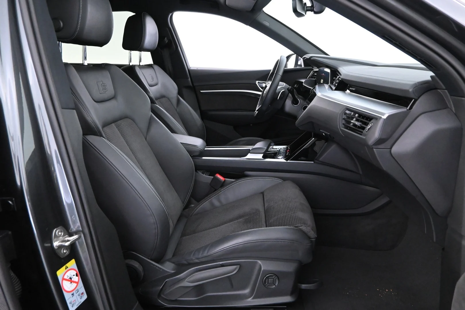 Car Image - 4e4Tg0uFrUrGj8uqRGrtHu